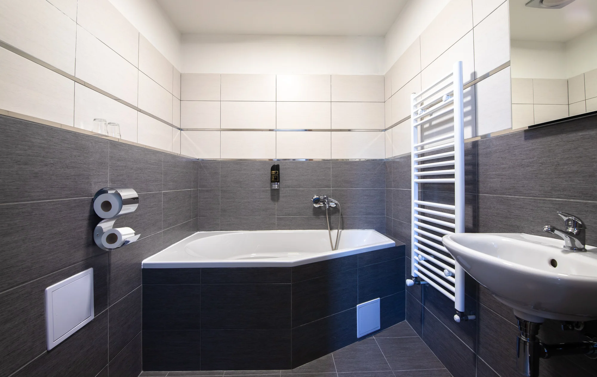 Překvapte svou polovičku romantickým pobytem v Trnavě: pivní lázně, chutné jídlo i wellness