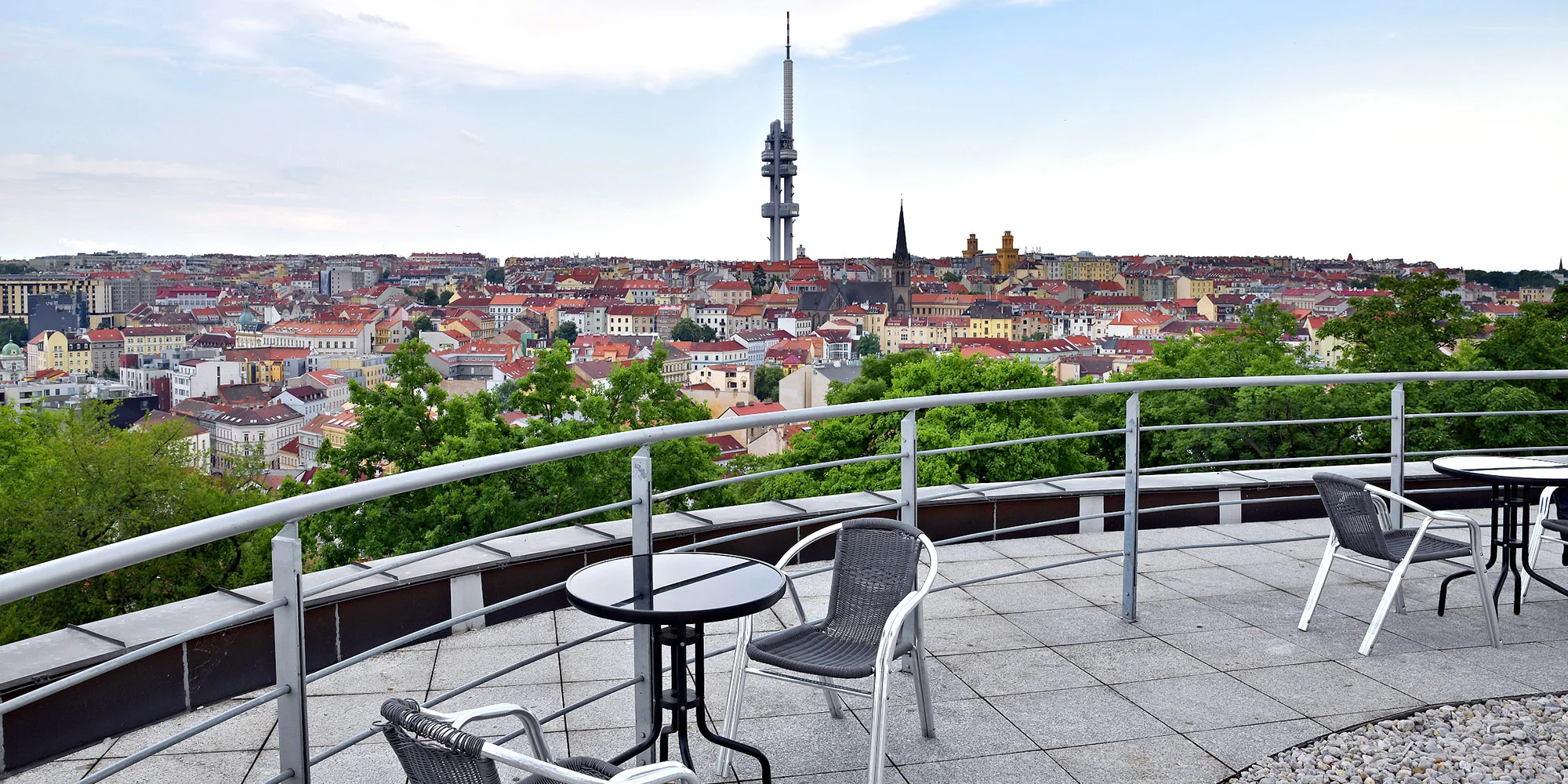 Café Vítkov: dort s kávou nebo Gin & Tonic s výhledem na Žižkov a Karlín