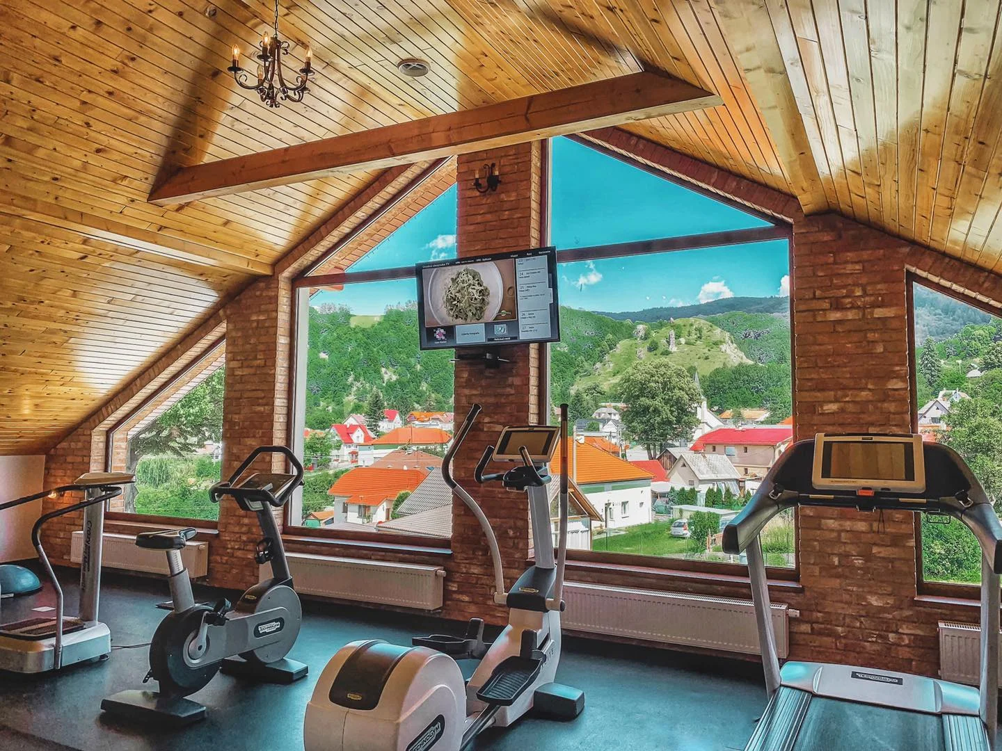 Pobyt v krásném prostředí resortu Sivý Kameň****: polopenze, nově otevřený wellness i lahev vína