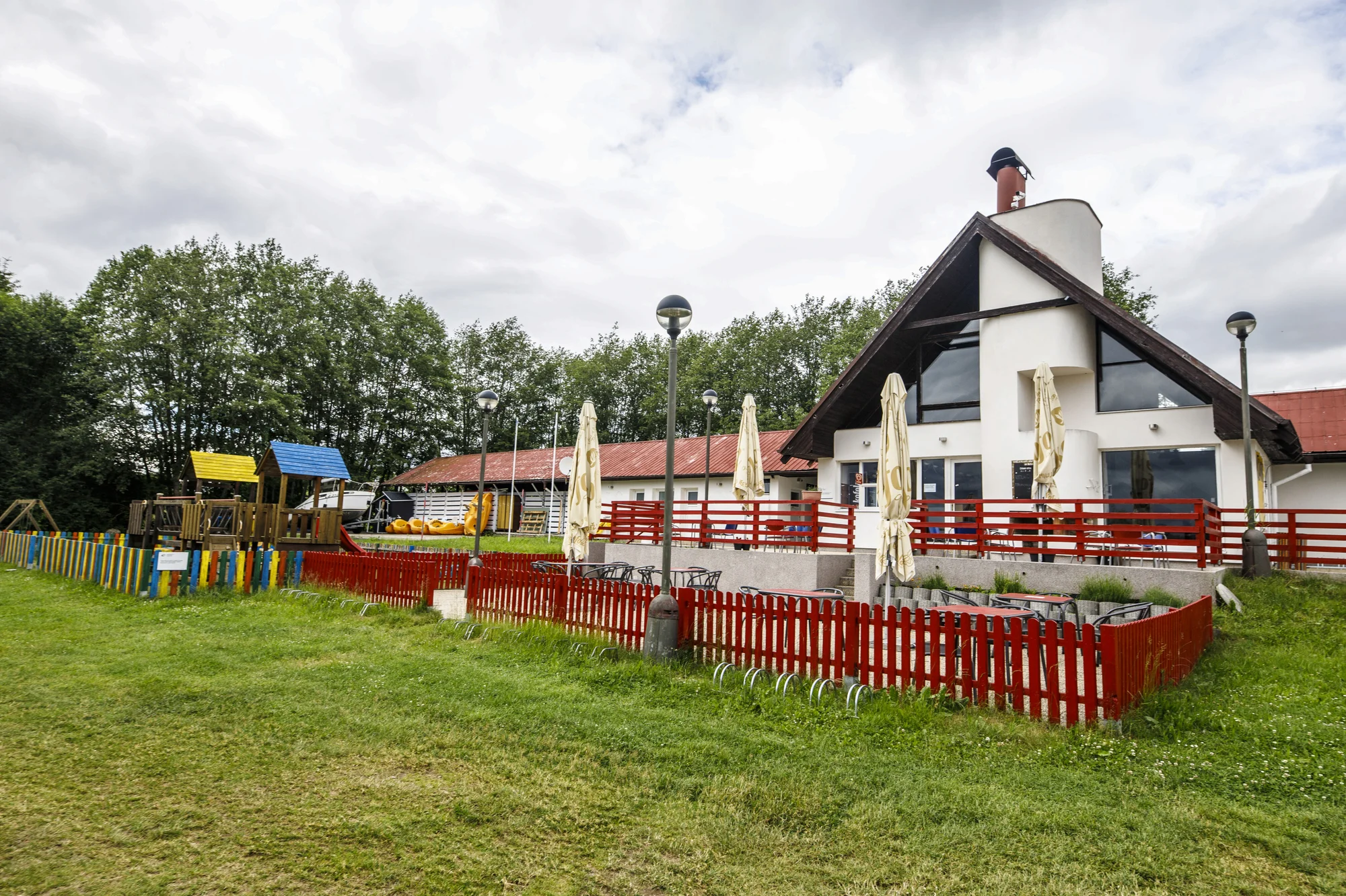 Léto a podzim na Lipně pro pár i rodinu: polopenze, bazén i sauny