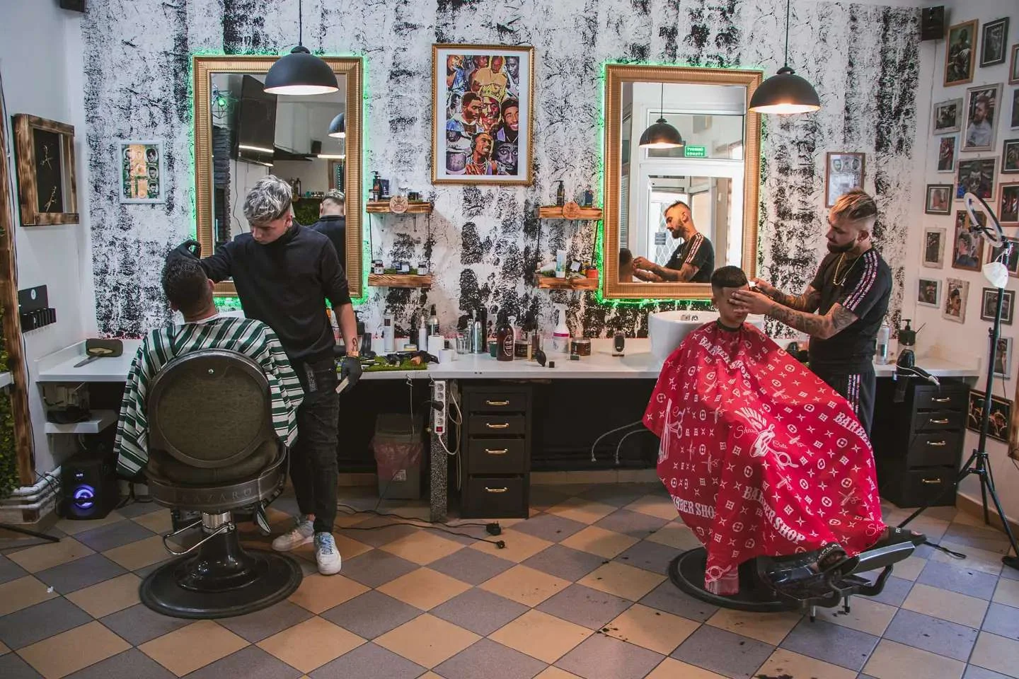 Balíčky péče od barbera: střih a úprava vlasů a vousů i masáž obličeje, vosk či kolínská
