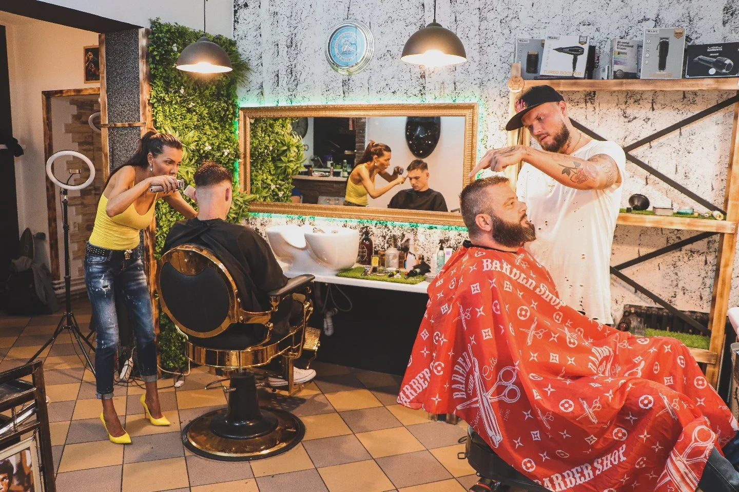 Balíčky péče od barbera: střih a úprava vlasů a vousů i masáž obličeje, vosk či kolínská