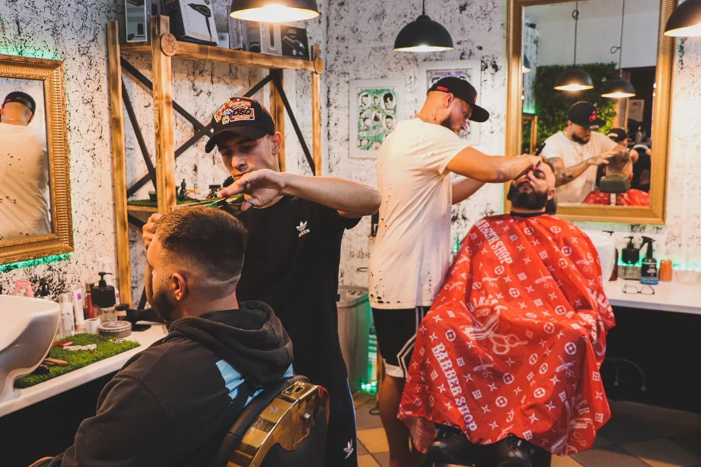 Balíčky péče od barbera: střih a úprava vlasů a vousů i masáž obličeje, vosk či kolínská