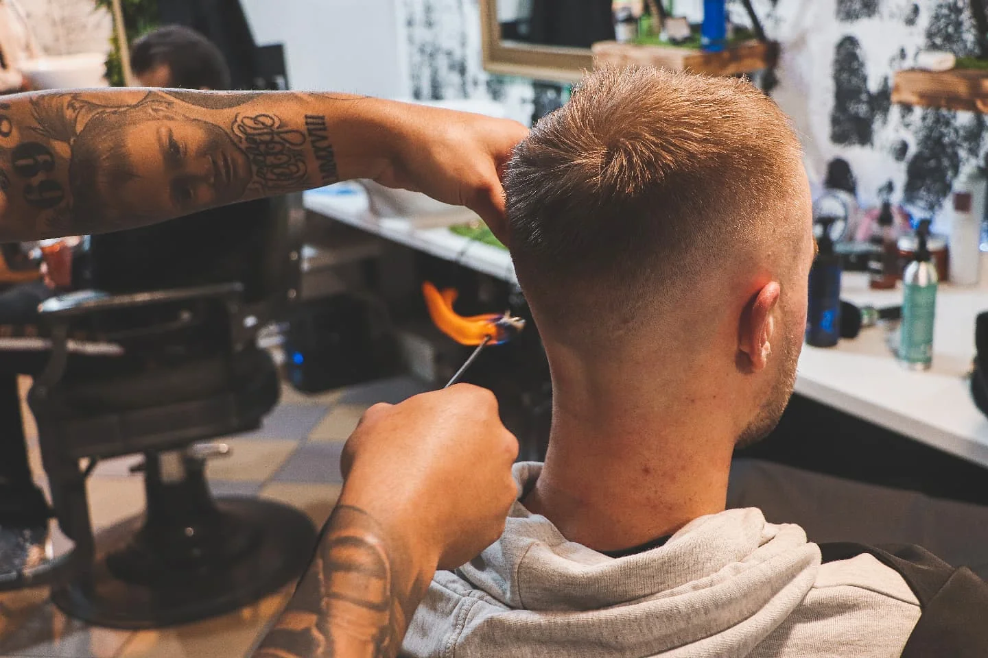 Balíčky péče od barbera: střih a úprava vlasů a vousů i masáž obličeje, vosk či kolínská