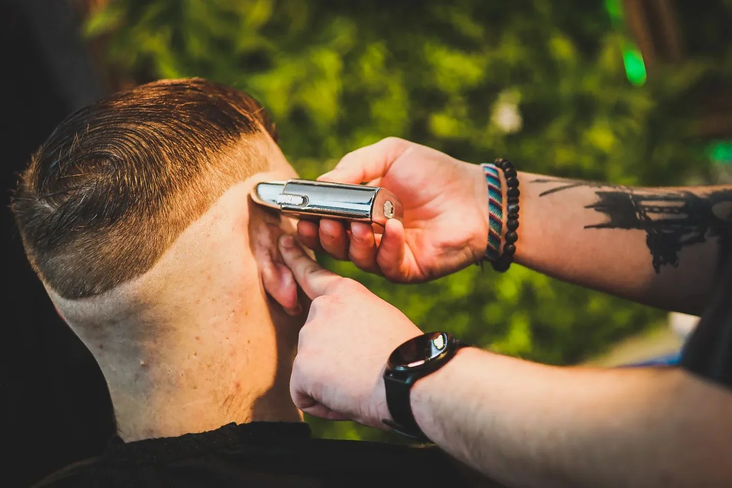 Balíčky péče od barbera: střih a úprava vlasů a vousů i masáž obličeje, vosk či kolínská