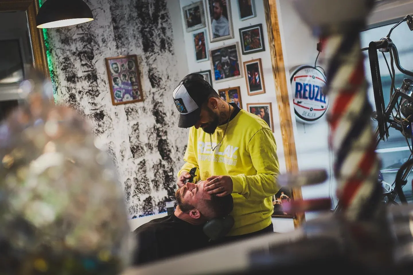 Balíčky péče od barbera: střih a úprava vlasů a vousů i masáž obličeje, vosk či kolínská