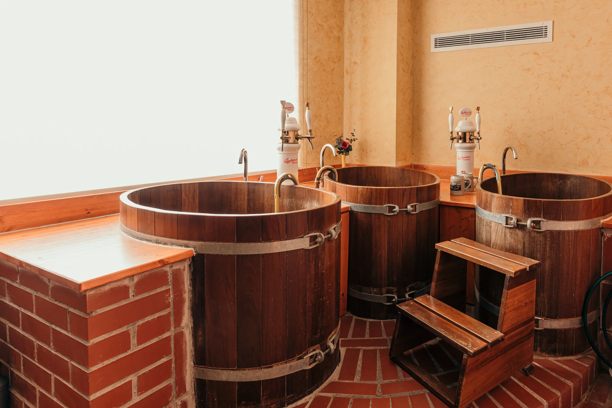 Lenošte spolu: vířivka, sauna i privátní koupel v kádi a neomezené pití piva pro 2 osoby