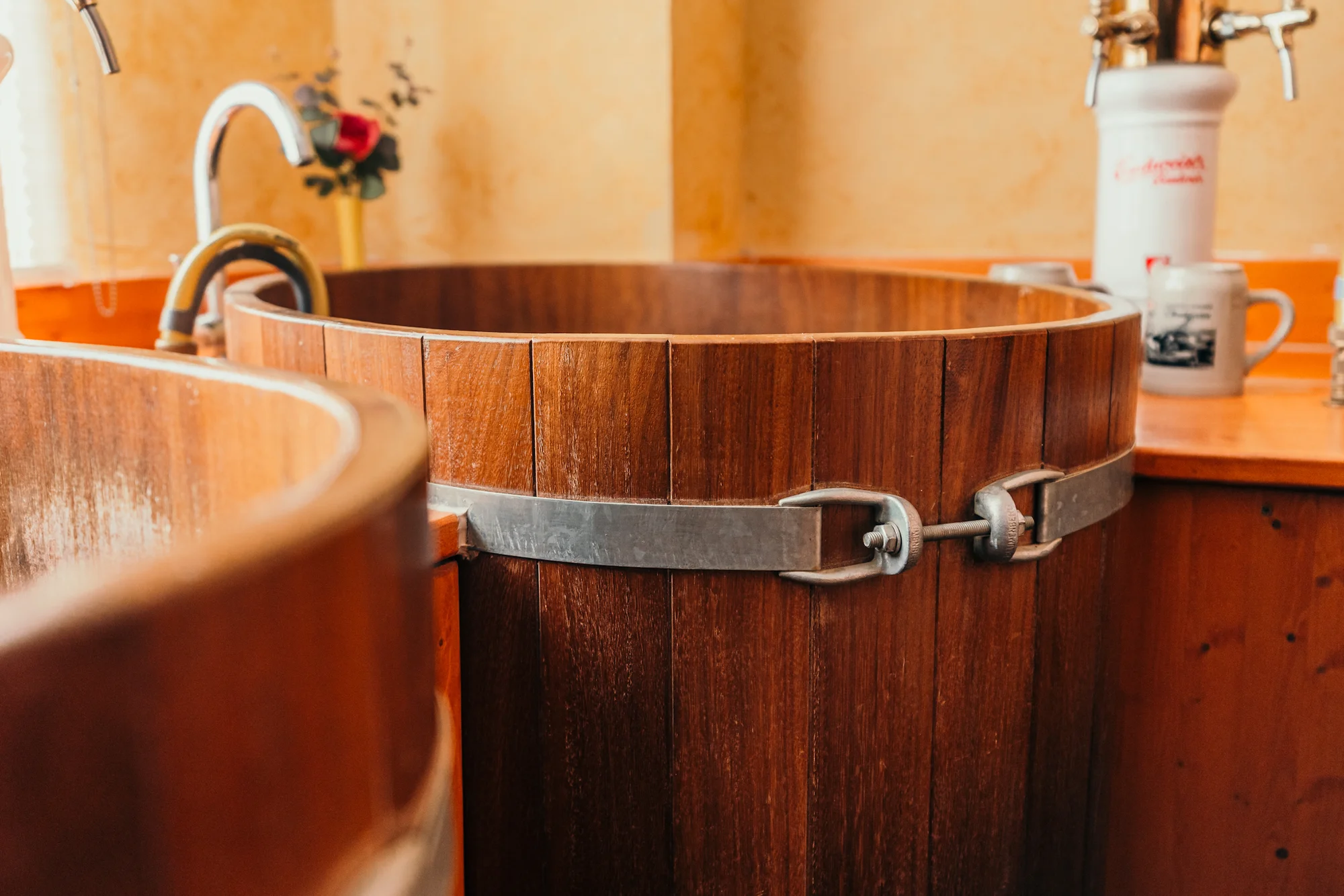 Lenošte spolu: vířivka, sauna i privátní koupel v kádi a neomezené pití piva pro 2 osoby