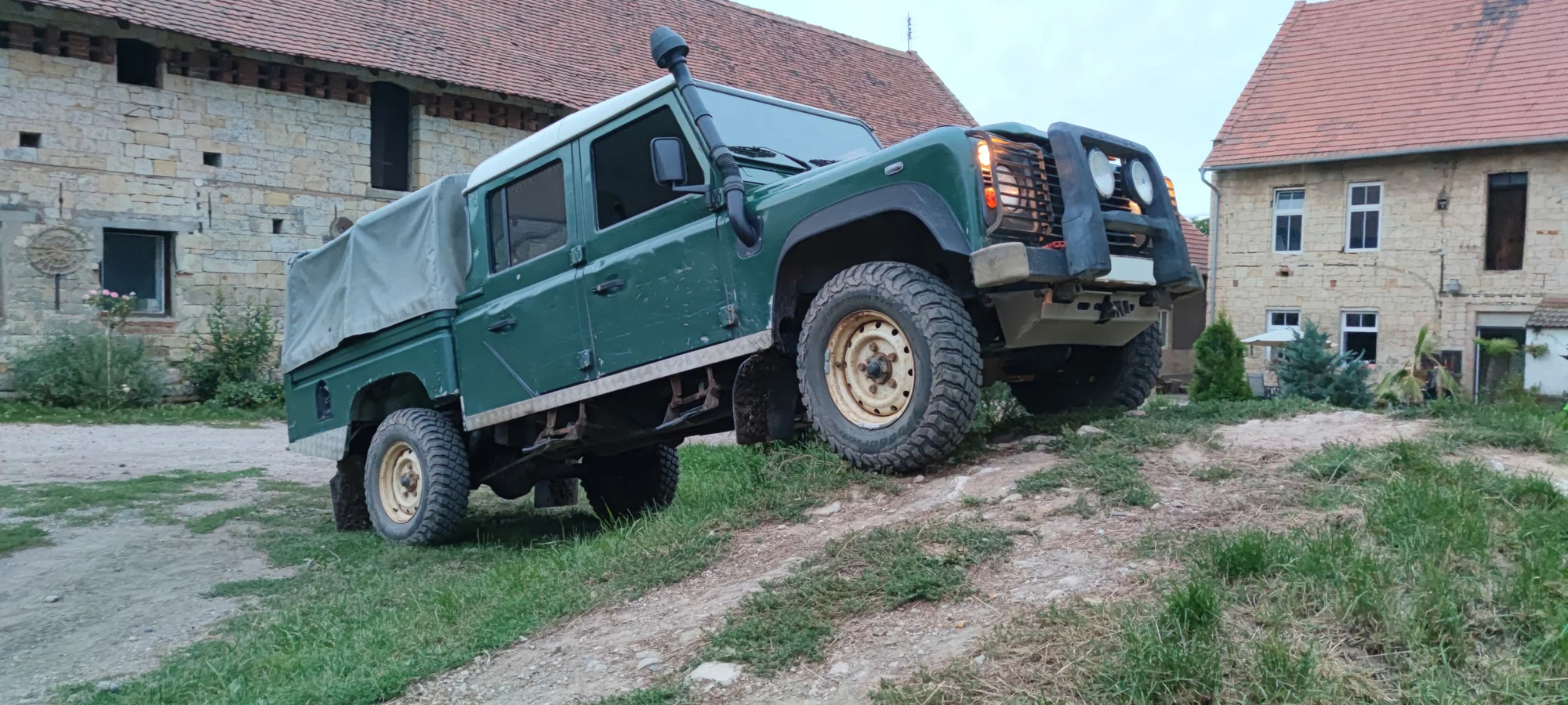 15 až 60 minut adrenalinu: jízda s instruktorem v Land Roveru Defender