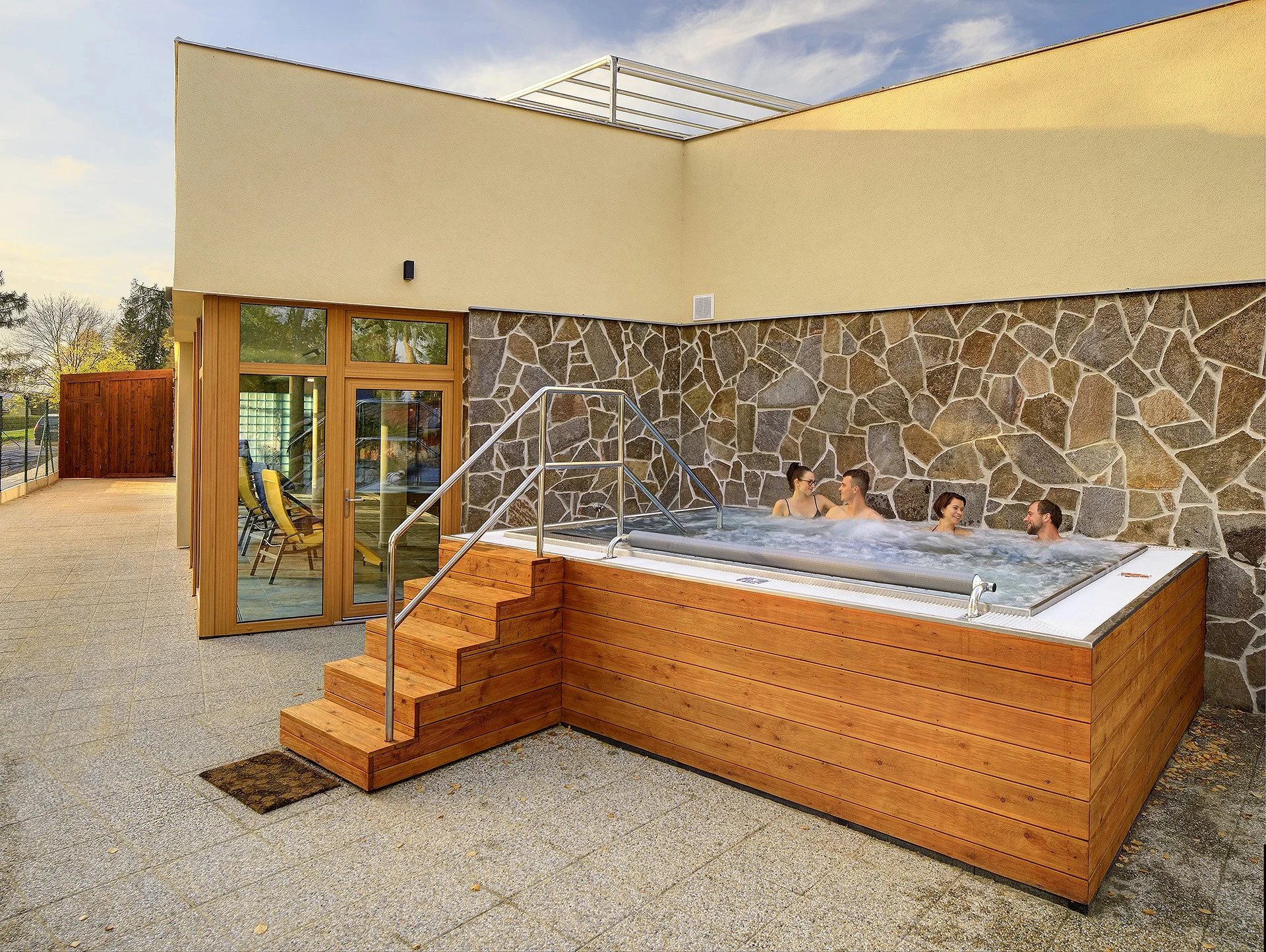 Pobyt ve 4* resortu na Lipně: jídlo i 90minutové nebo neomezené vstupy do moderního wellness