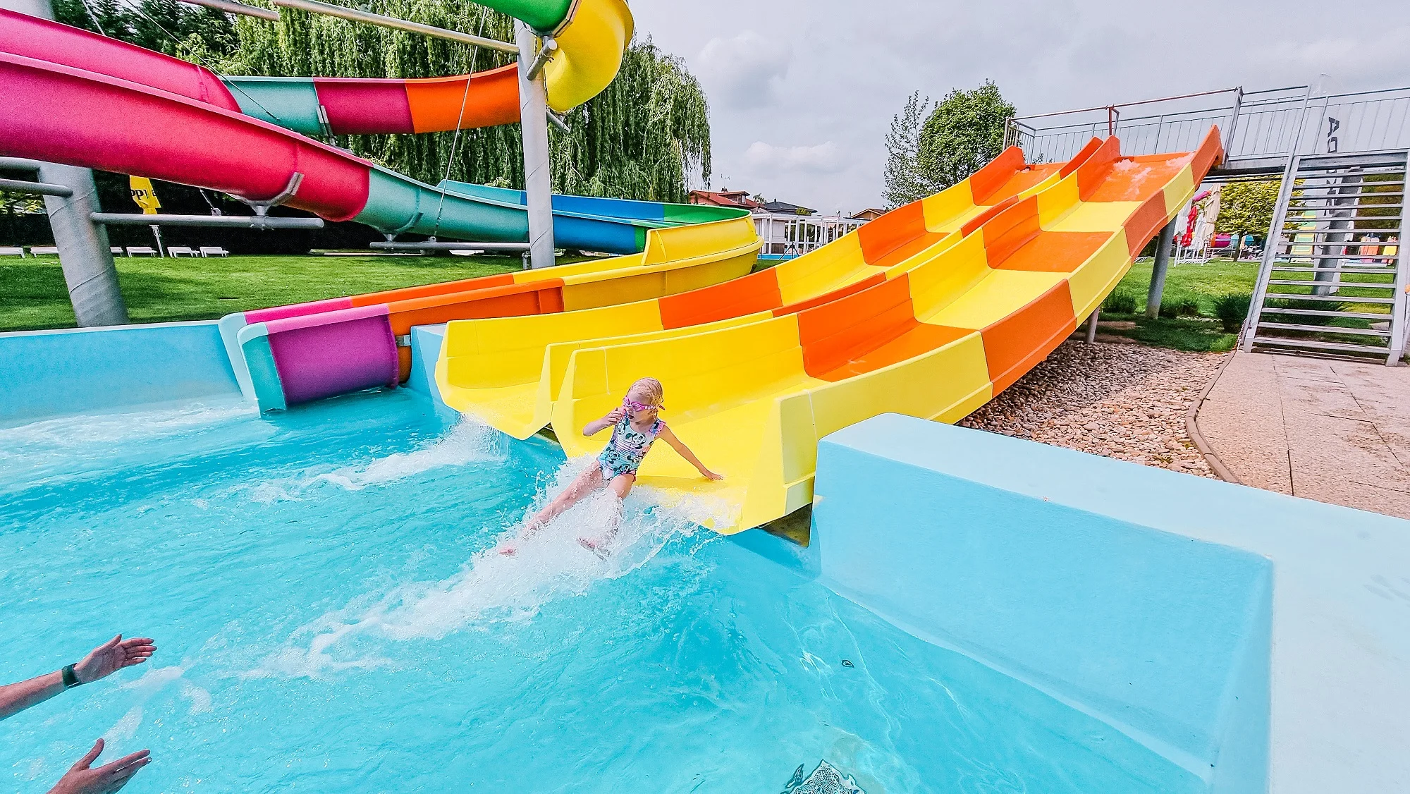Celodenní vstup do Aquaparku Senec a 100 Kč v kreditech zpět: 7 bazénů, tobogány a skluzavky