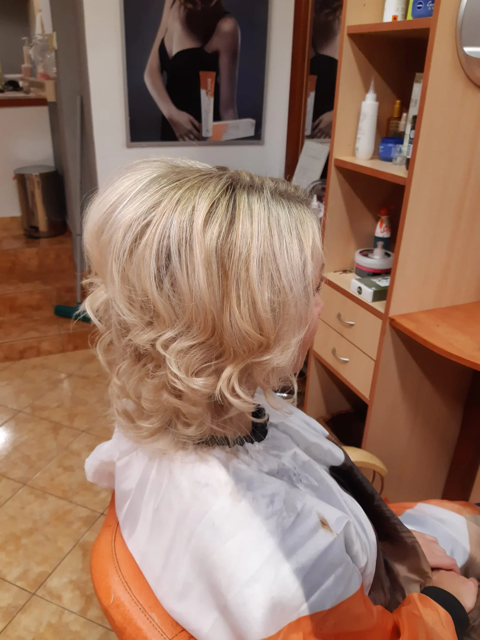 Kadeřnický balíček se střihem, barvením a stylingem pro krátké, polodlouhé i dlouhé vlasy