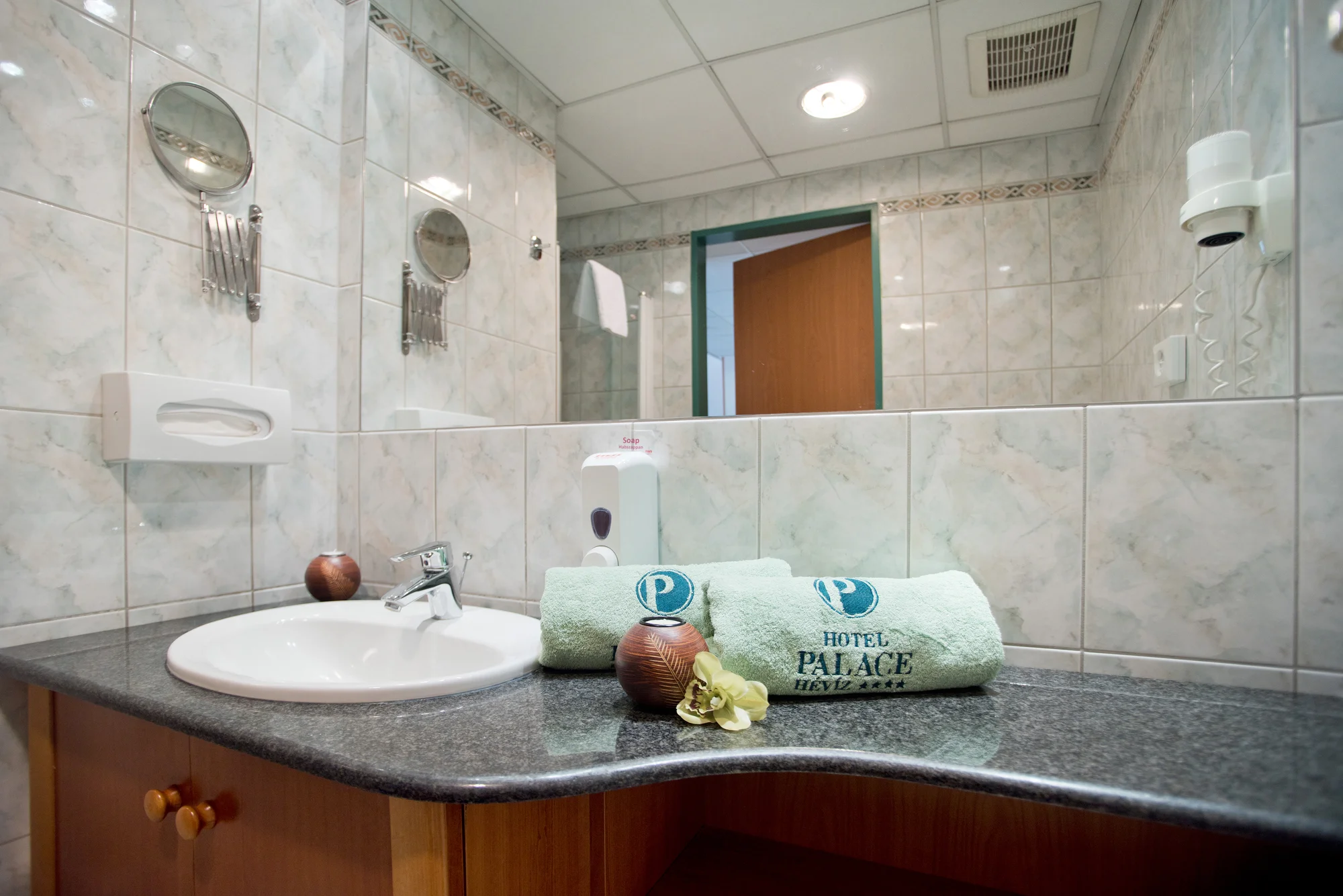 Pobyt v maďarském Hévízu kousek od břehu Balatonu: polopenze a neomezený wellness, 2 děti zdarma