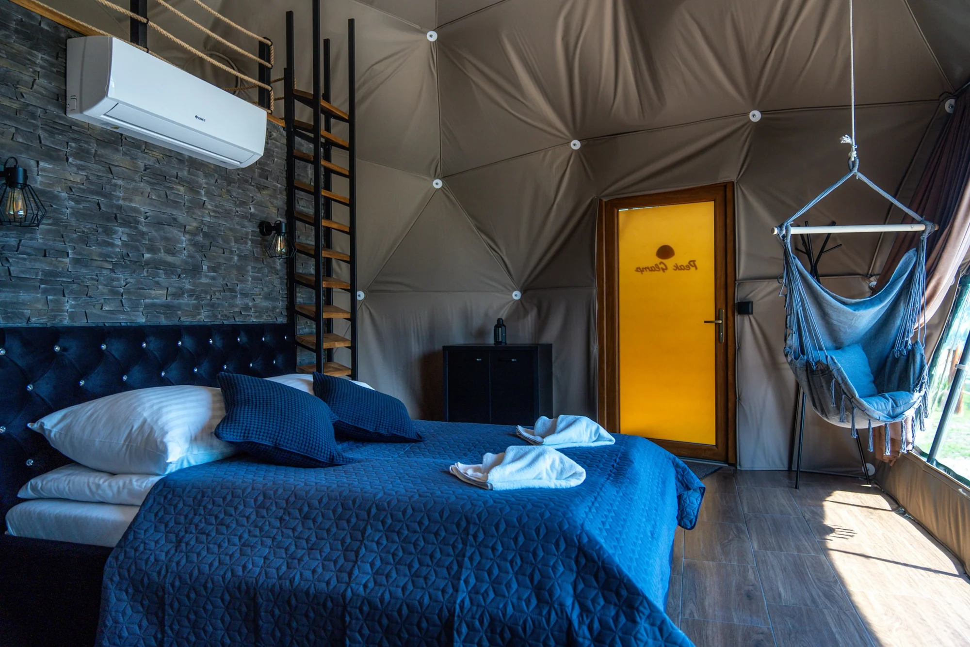 Romantický glamping s venkovní vířivkou jen kousek od Zakopaného