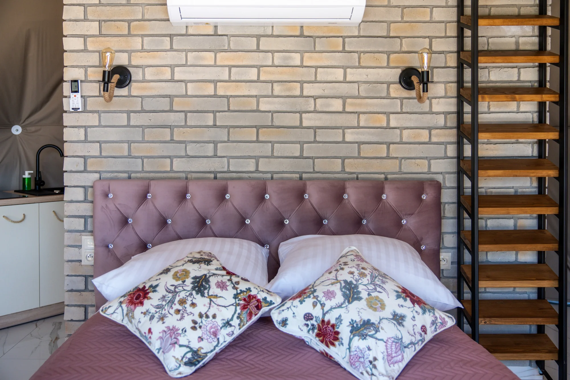 Romantický glamping s venkovní vířivkou jen kousek od Zakopaného