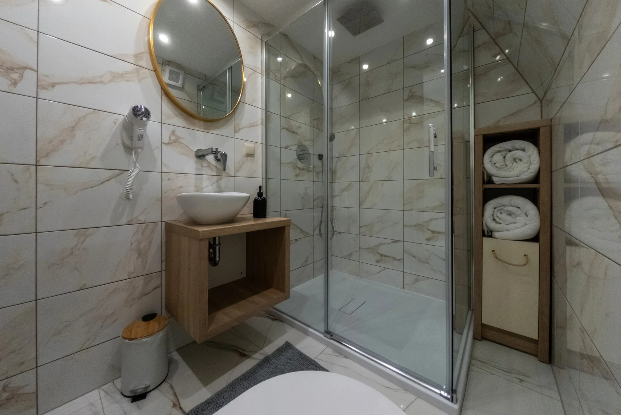 Romantický glamping s venkovní vířivkou jen kousek od Zakopaného