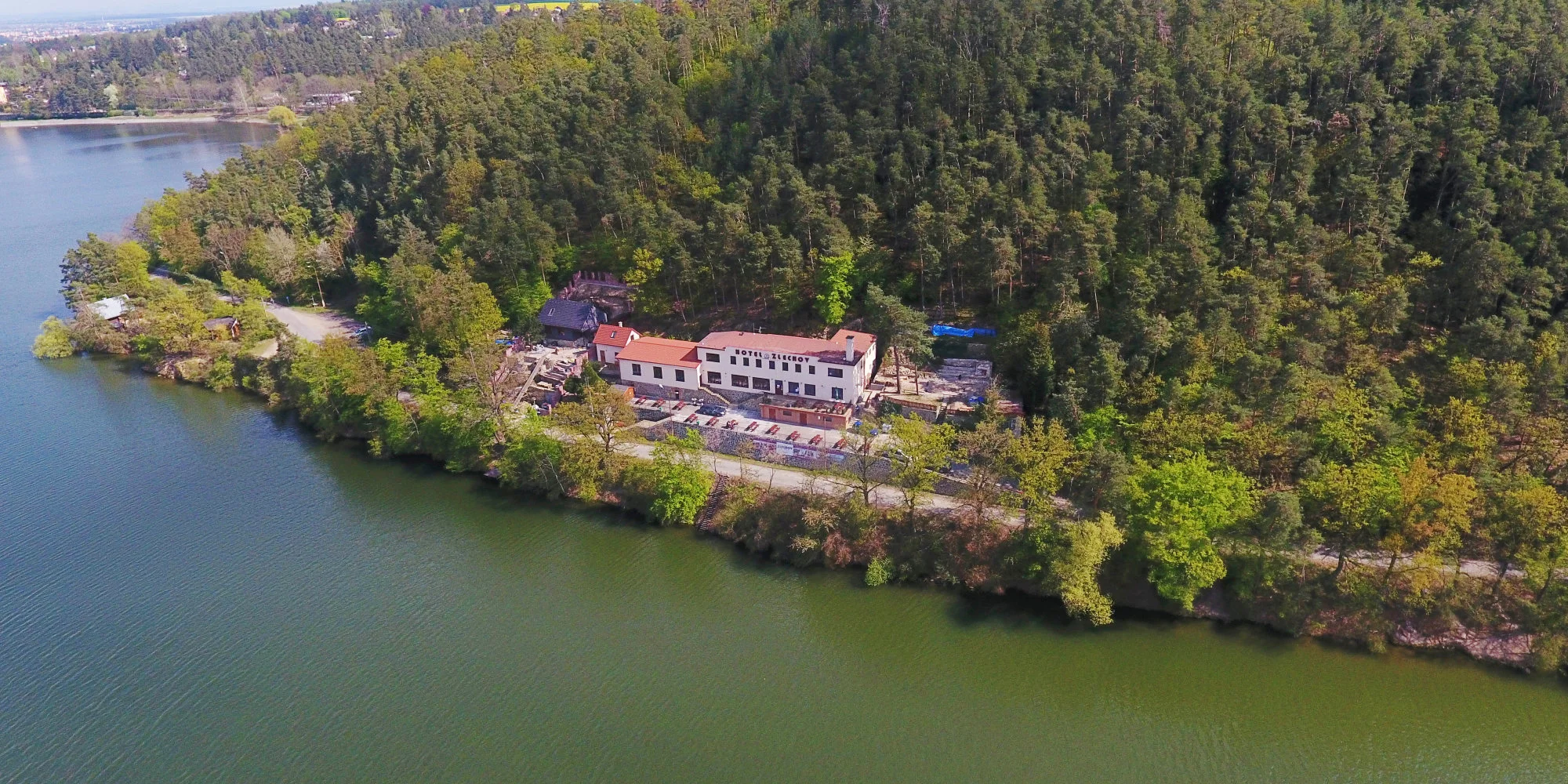 Burger, palačinka s borůvkami a balení místních perníčků pro dva i rodinu