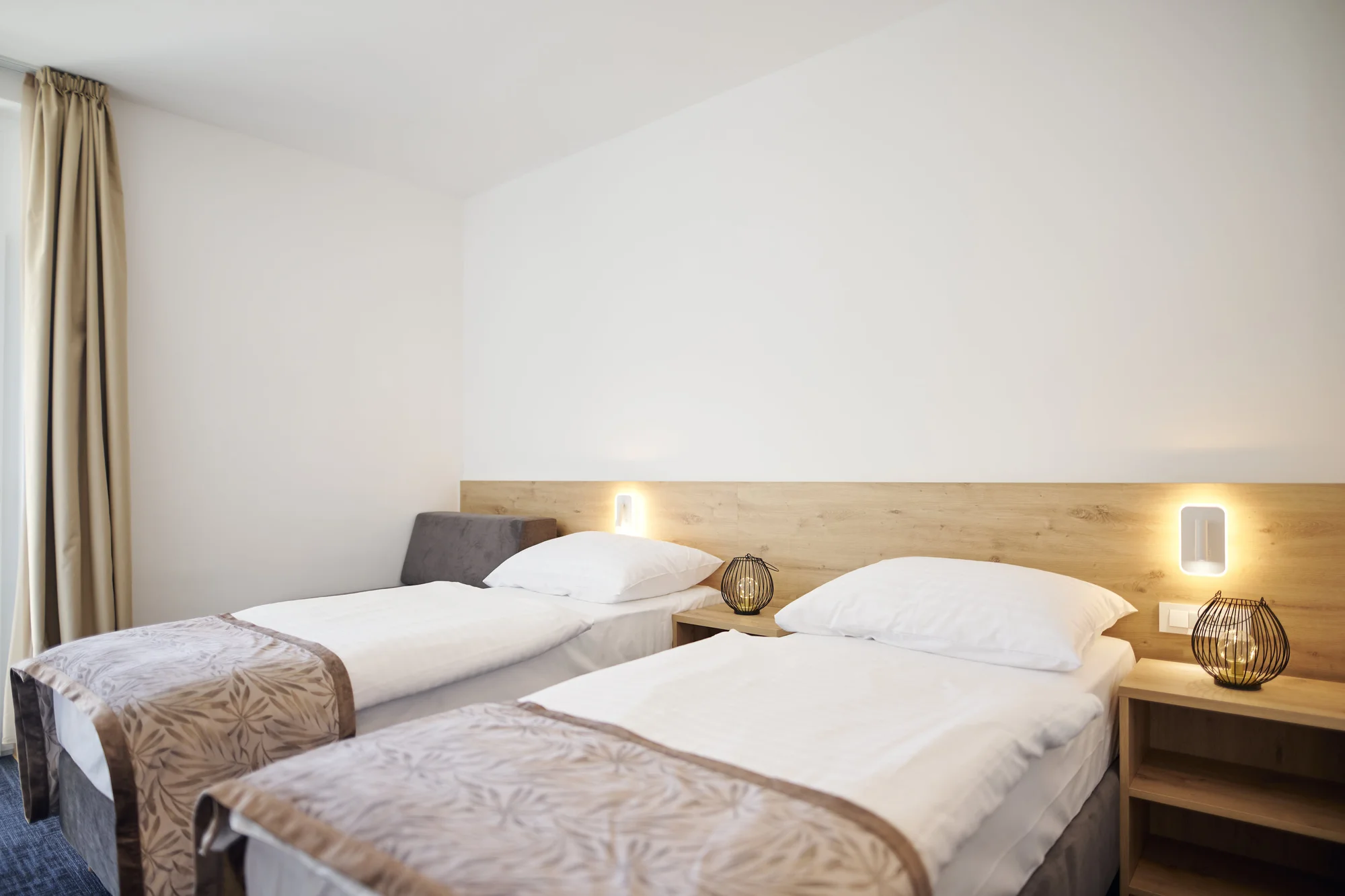 Dovolená v severní Dalmácii: 3* resort u pláže Slanica, polopenze i bazén