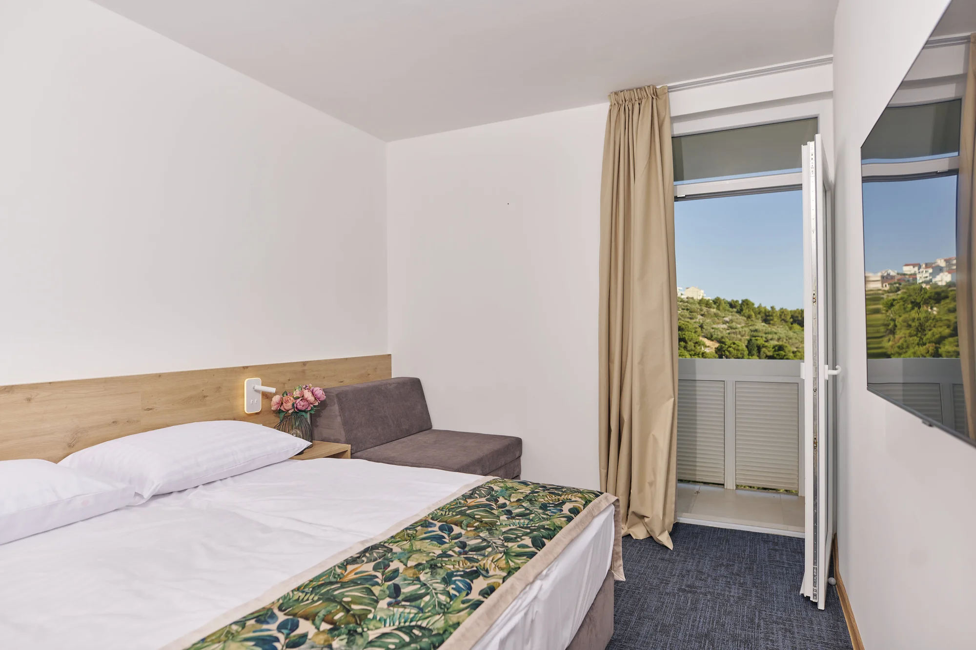 Dovolená v severní Dalmácii: 3* resort u pláže Slanica, polopenze i bazén