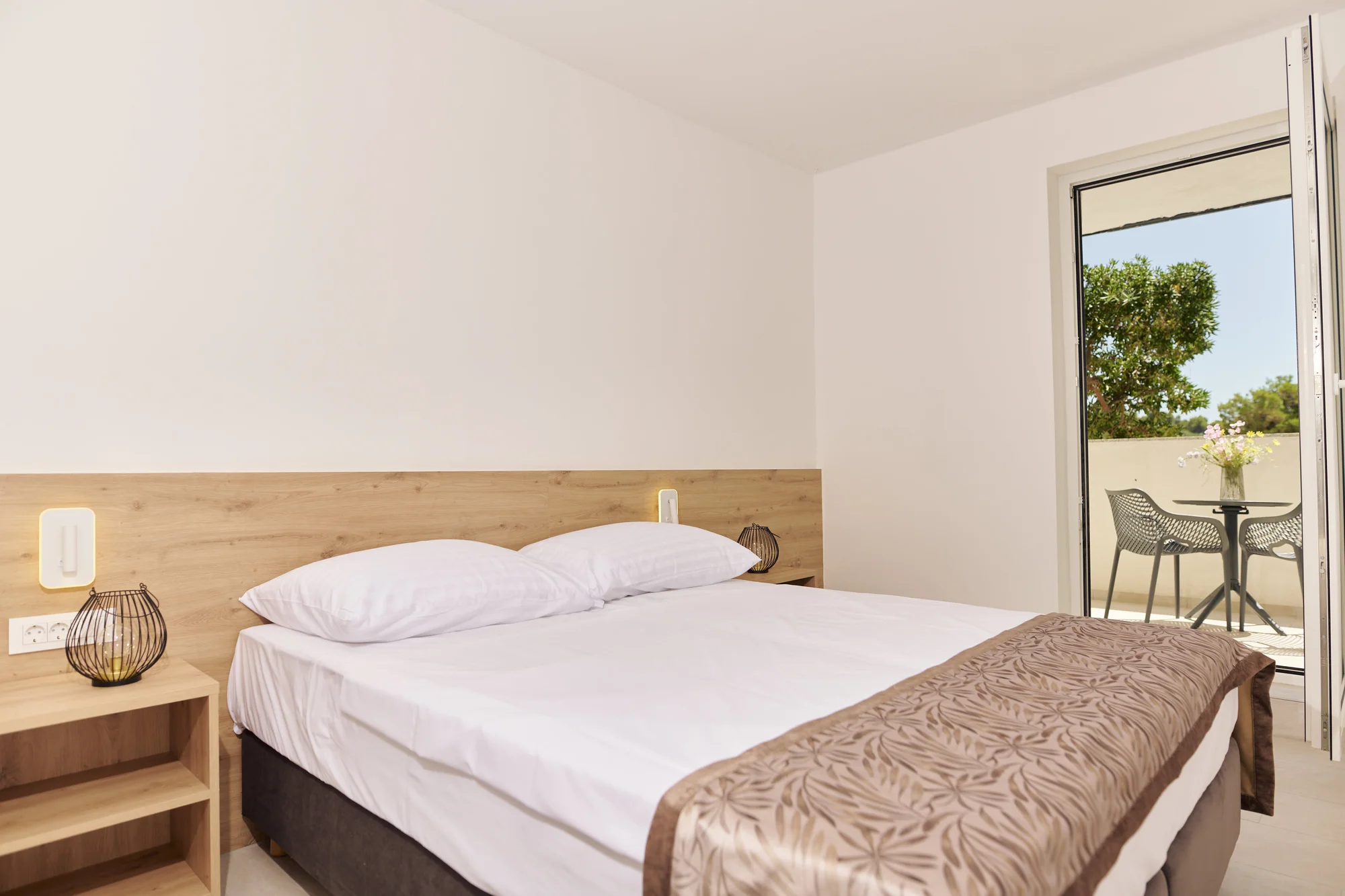 Dovolená v severní Dalmácii: 3* resort u pláže Slanica, polopenze i bazén