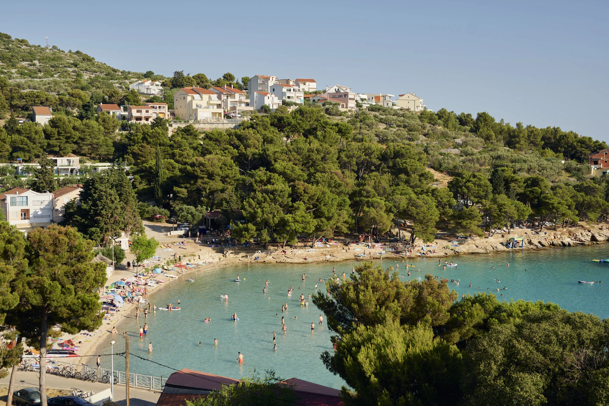 Dovolená v severní Dalmácii: 3* resort u pláže Slanica, polopenze i bazén