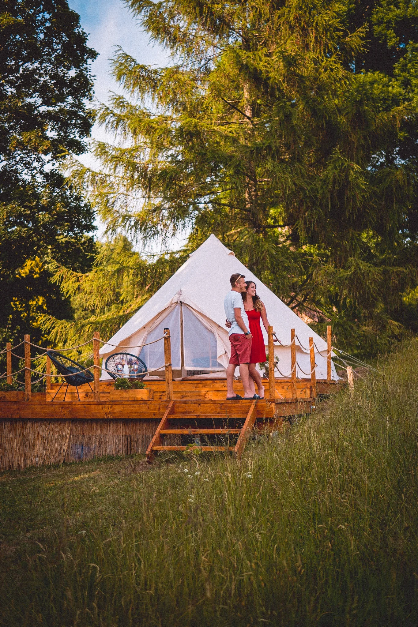 Glamping na pomezí Orlických hor a Králického Sněžníku: moderní stan s terasou, grilem i snídaní