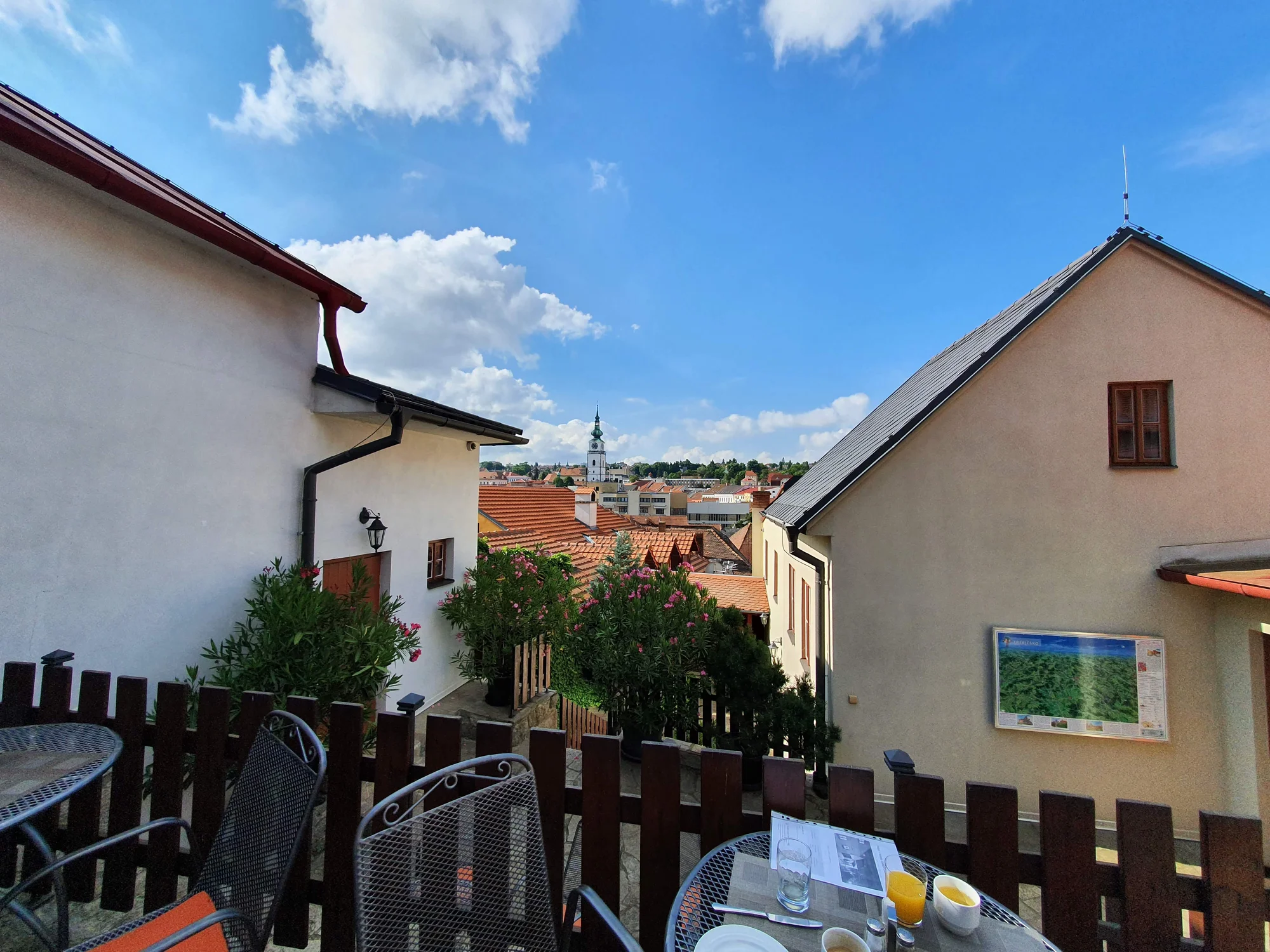 Hotel ze 17. století v centru Třebíče: snídaně, prohlídka památek i welcome drink