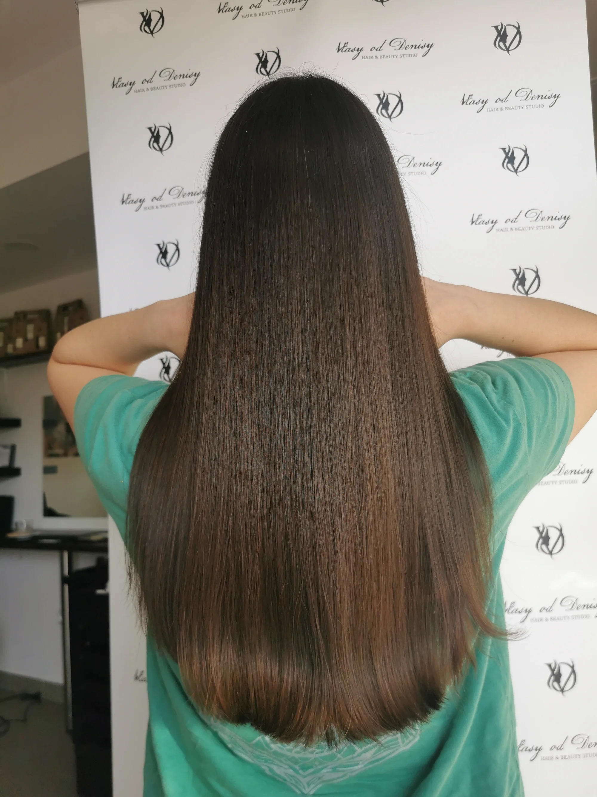 Brazilský keratin nebo intenzivní výživa vlasů pro lesk a sílu vlasů včetně střihu