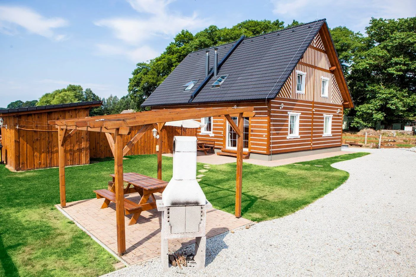 Wellness relax na Třeboňsku: roubenka se saunou, vířivkou i koupacím sudem