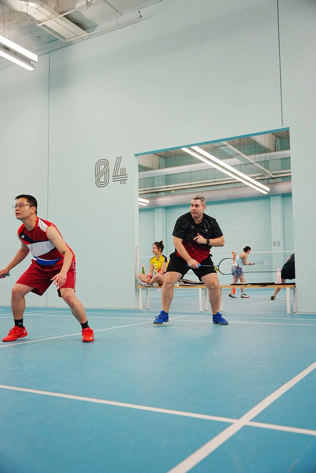 Lekce badmintonu pro začátečníky i pro mírně pokročilé hráče: 60 min. pod vedením profi trenéra i permanentky
