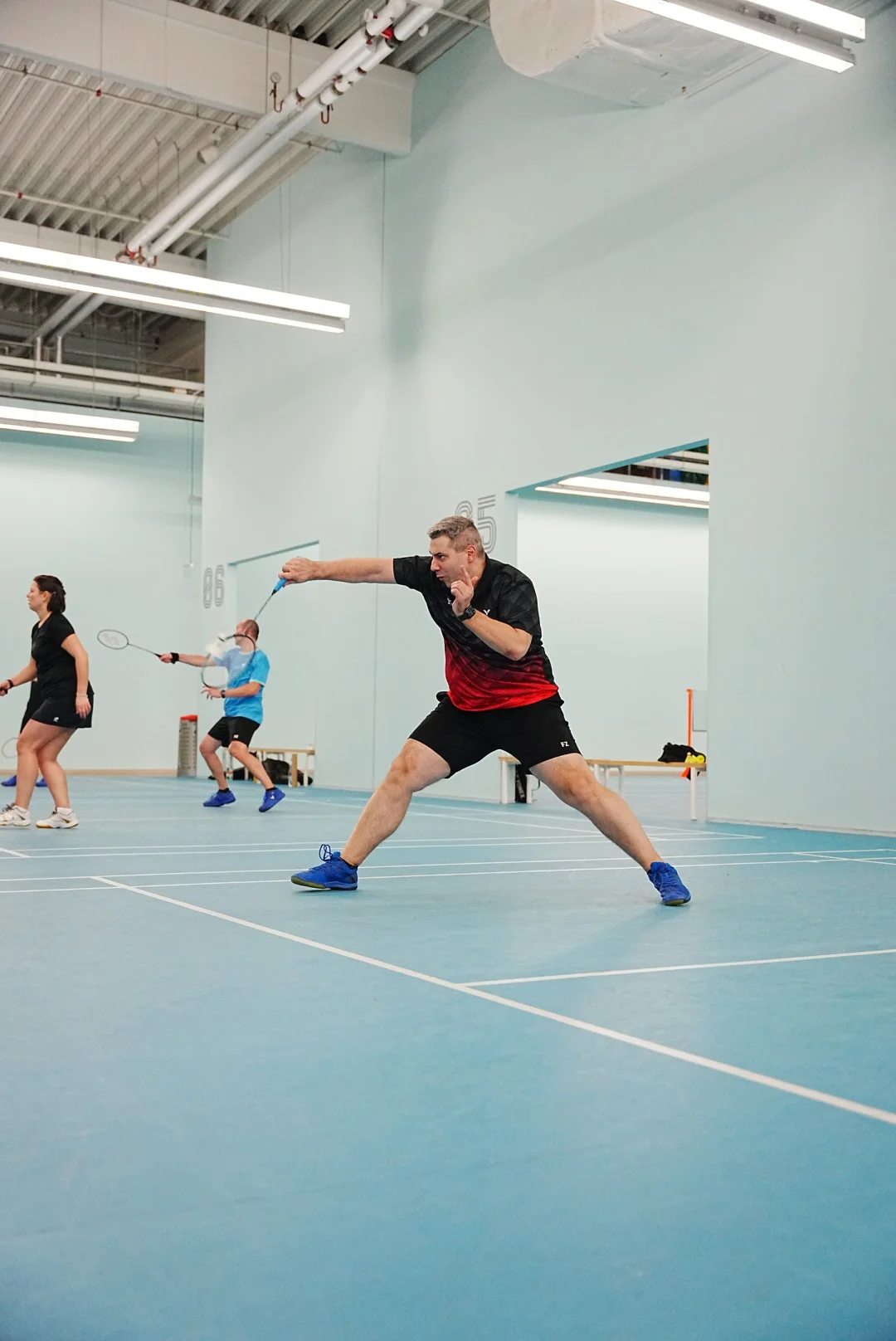 Lekce badmintonu pro začátečníky i pro mírně pokročilé hráče: 60 min. pod vedením profi trenéra i permanentky