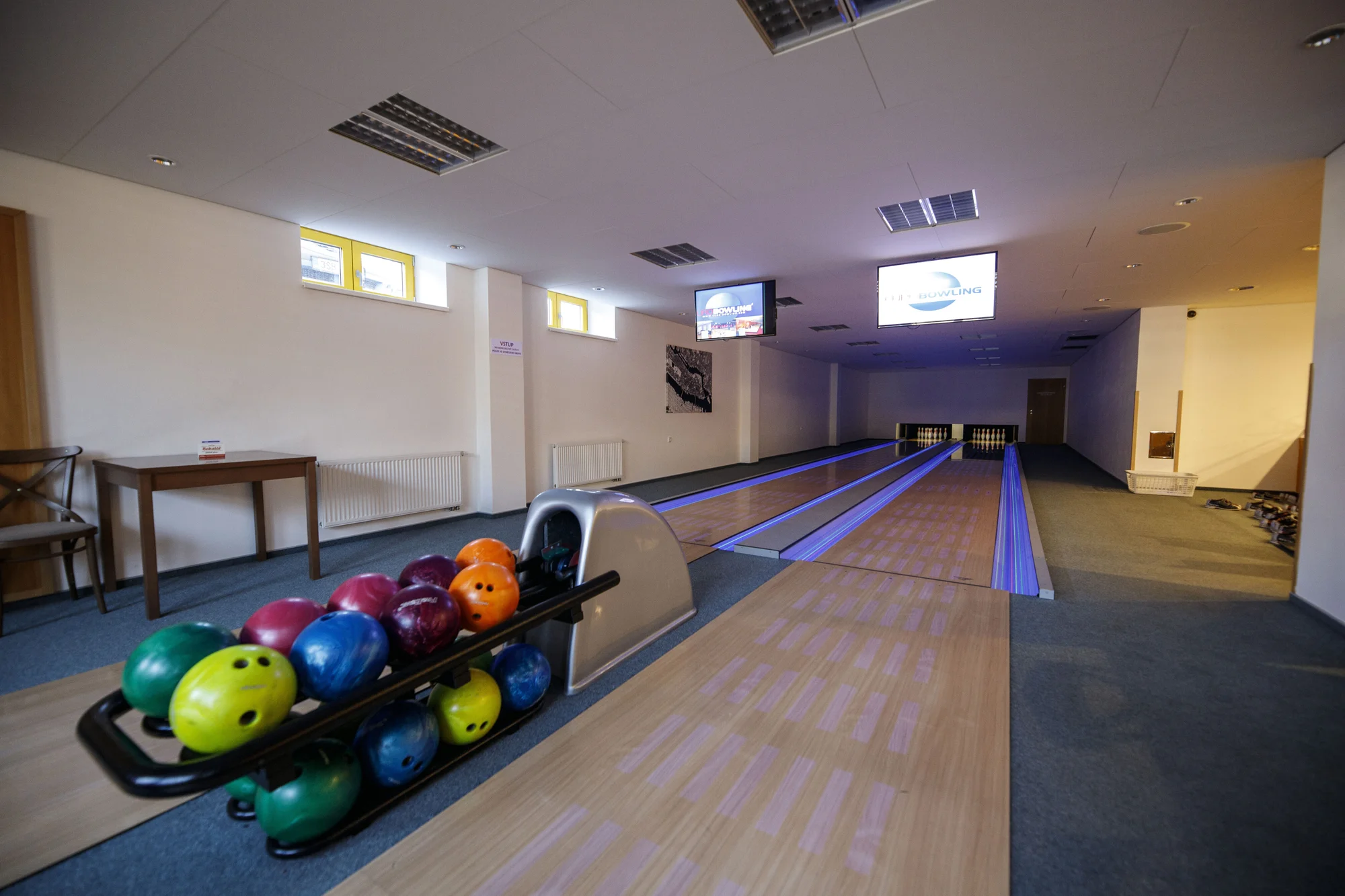 Hodina bowlingu, pizzy a nápoje podle výběru pro 2, 4 nebo 6 osob