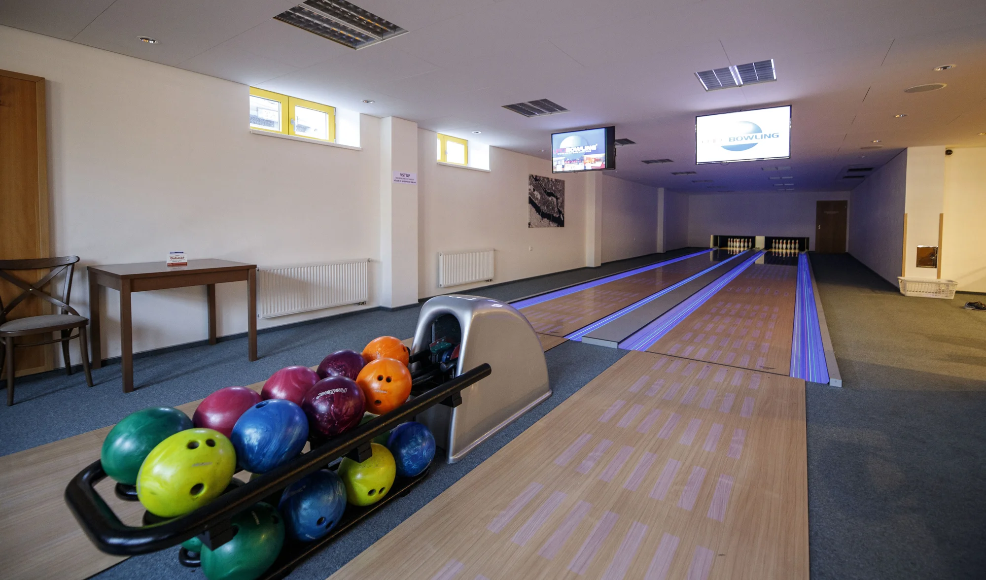 Hodina bowlingu, pizzy a nápoje podle výběru pro 2, 4 nebo 6 osob