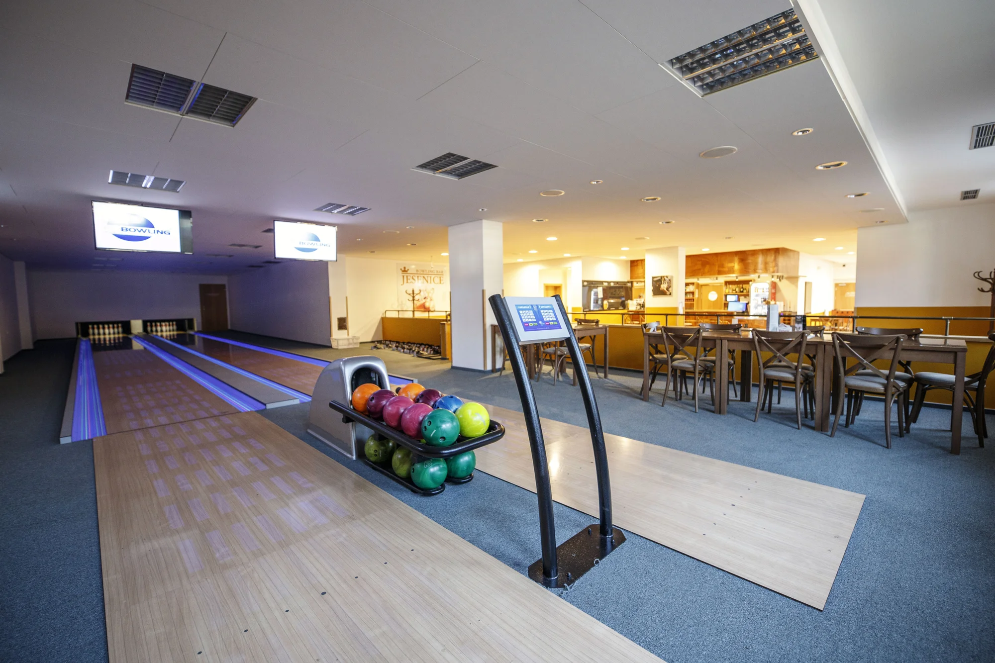 Hodina bowlingu, pizzy a nápoje podle výběru pro 2, 4 nebo 6 osob