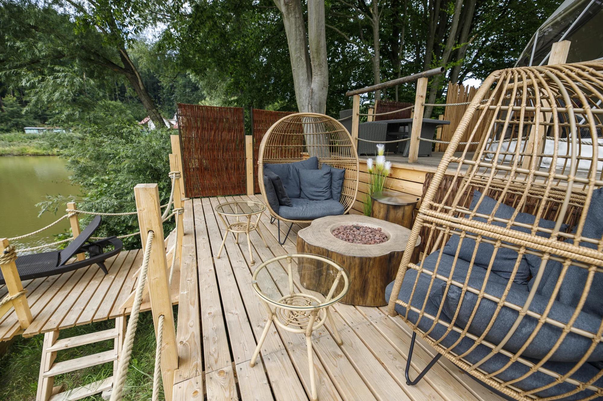 Glamping: vymazlené iglú u Prachovských skal, relax ve wellness s možností snídaňového koše