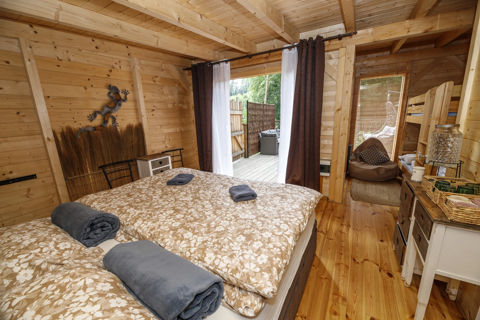 Netradiční dovolená v Českém ráji: treehouse pro pár i rodinu s půjčením loďky i možností snídaňového koše