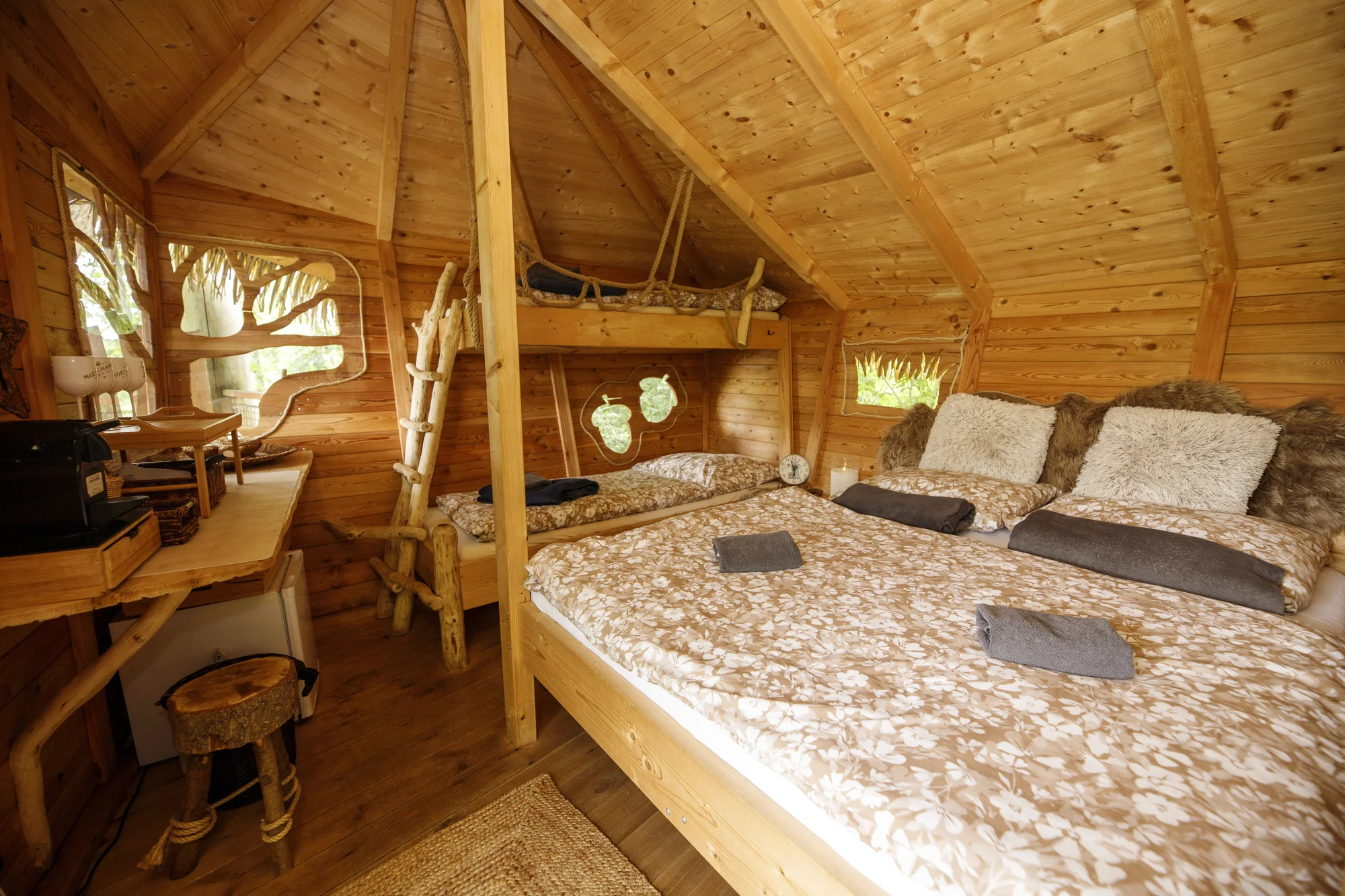Netradiční relax v Českém ráji: domek na stromě pro 2–4 os. a zapůjčení loďky i možnost snídaňového koše