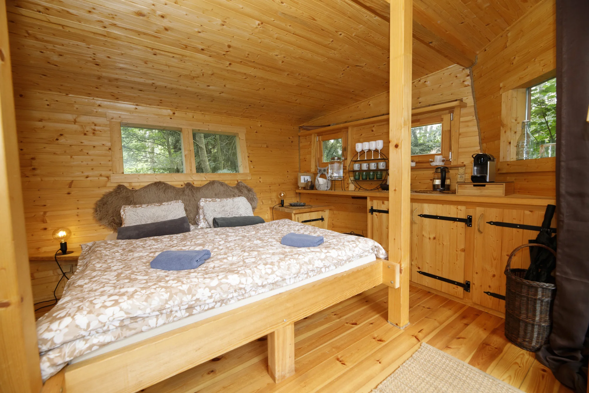 Netradiční relax v Českém ráji: domek na stromě pro 2–4 os. a zapůjčení loďky i možnost snídaňového koše