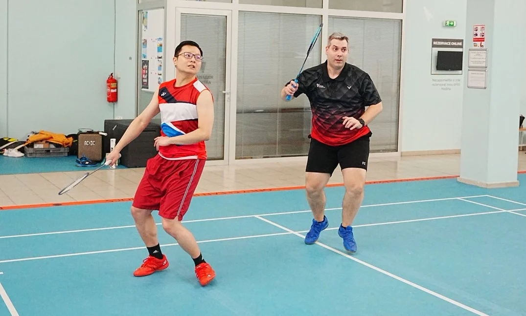 Lekce badmintonu pro začátečníky i pro mírně pokročilé hráče: 60 min. pod vedením profi trenéra i permanentky
