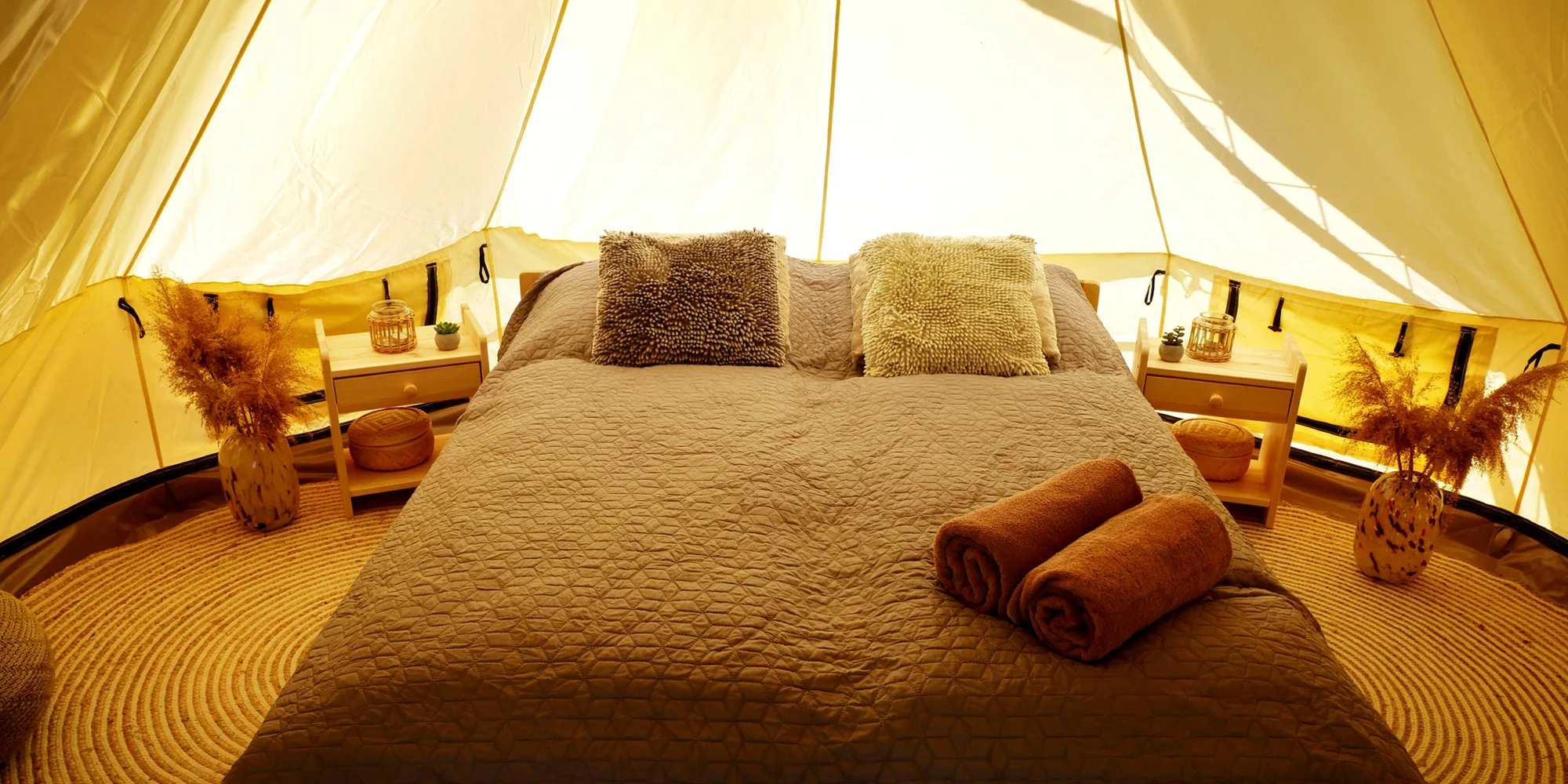 Glamping na Slovácku: ubytování až pro 4 os. ve stanu na kopečku u vinohradu, balíček s moravským vínem