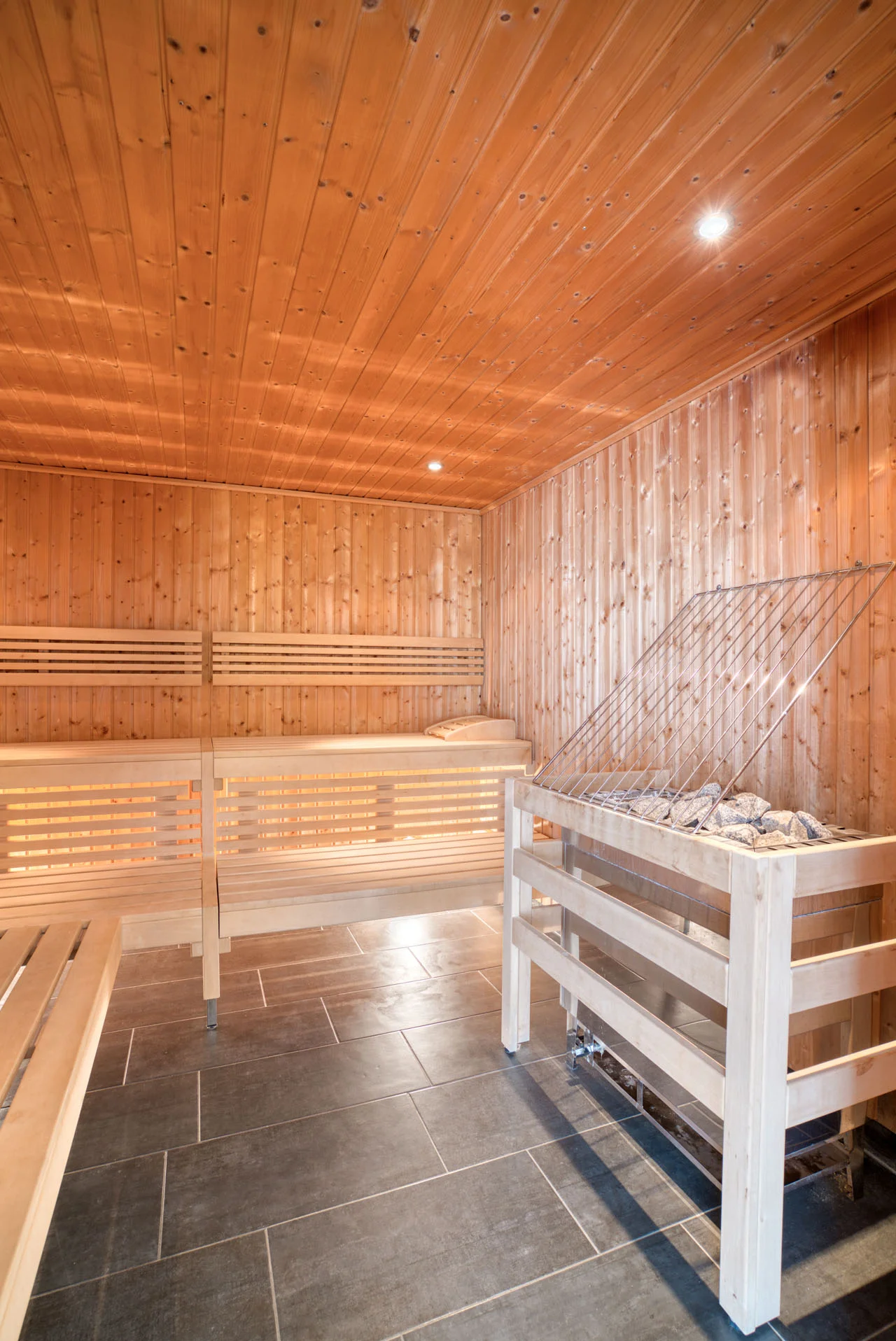 Dovolená v Kitzbühelských Alpách v Tyrolsku: krásný hotel se snídaní či polopenzí a relax zónou