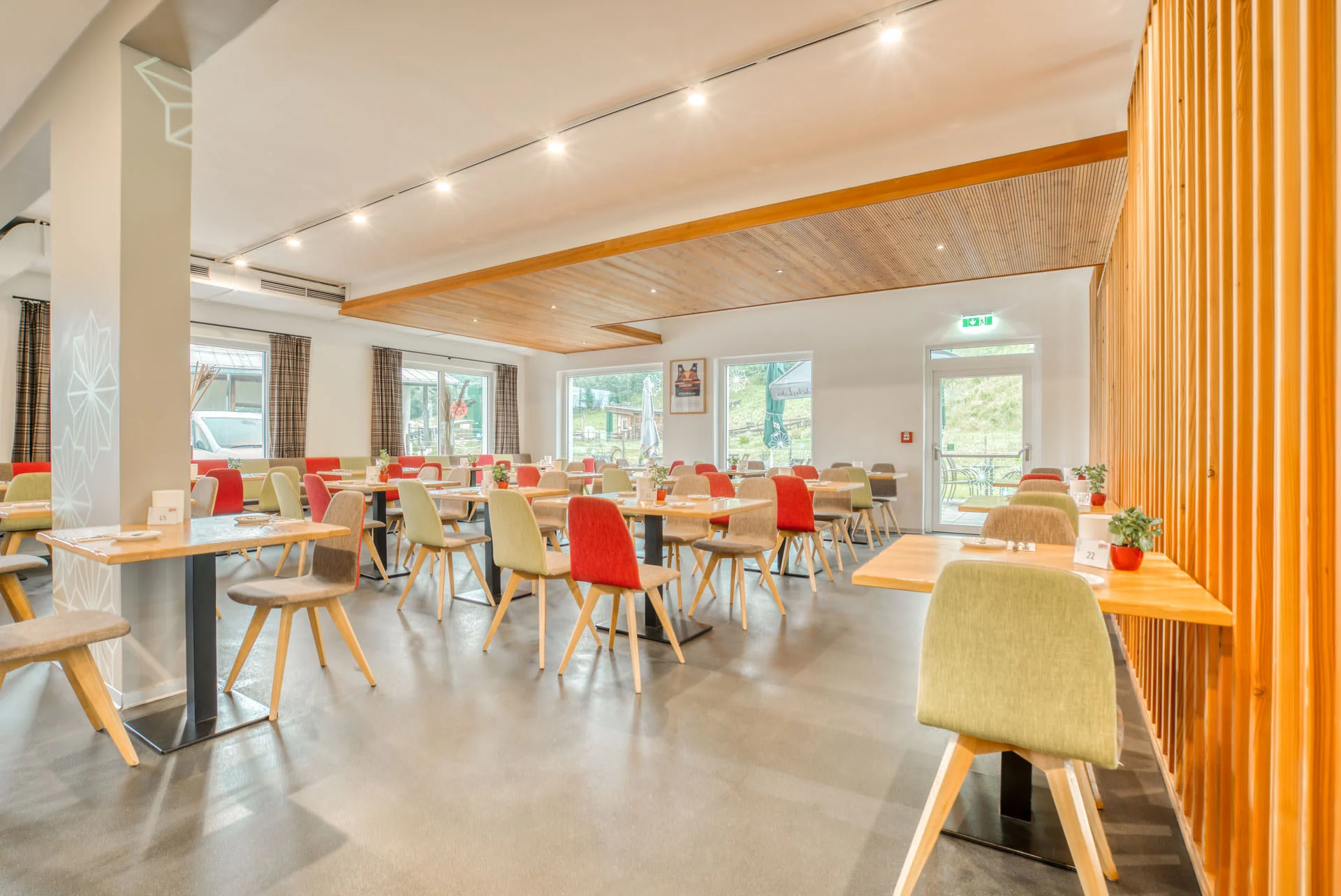 Dovolená v Kitzbühelských Alpách v Tyrolsku: krásný hotel se snídaní či polopenzí a relax zónou