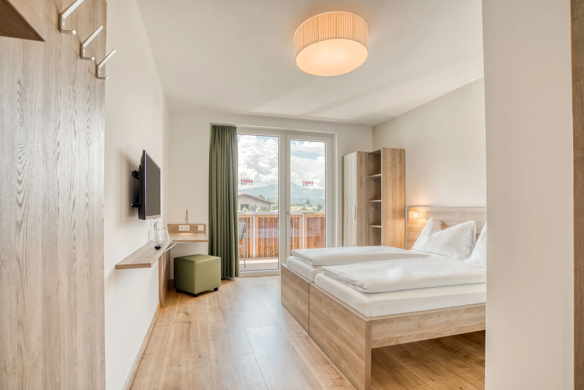 Dovolená v Kitzbühelských Alpách v Tyrolsku: krásný hotel se snídaní či polopenzí a relax zónou