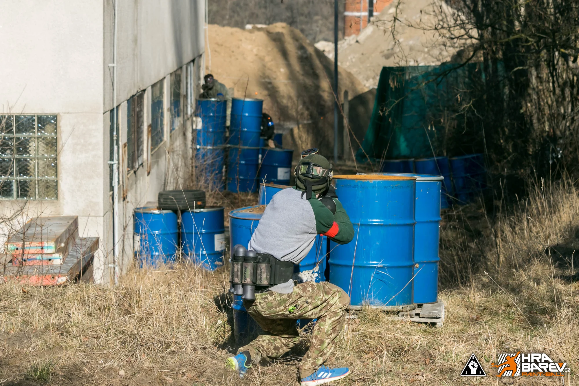 Paintball v areálu o rozloze 6000 m2: akční hra plná taktiky a adrenalinu