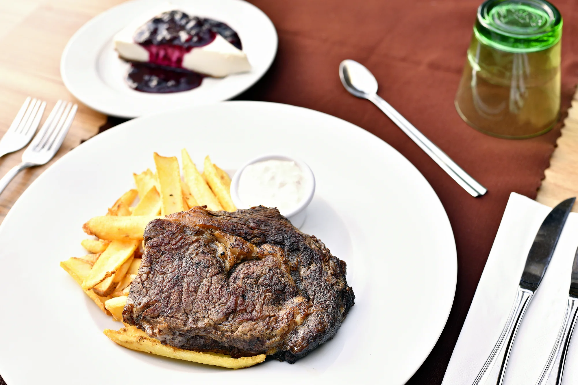 Speciální steakové 3chodové menu s výhledem na Karlův most pro 1 i 2 osoby