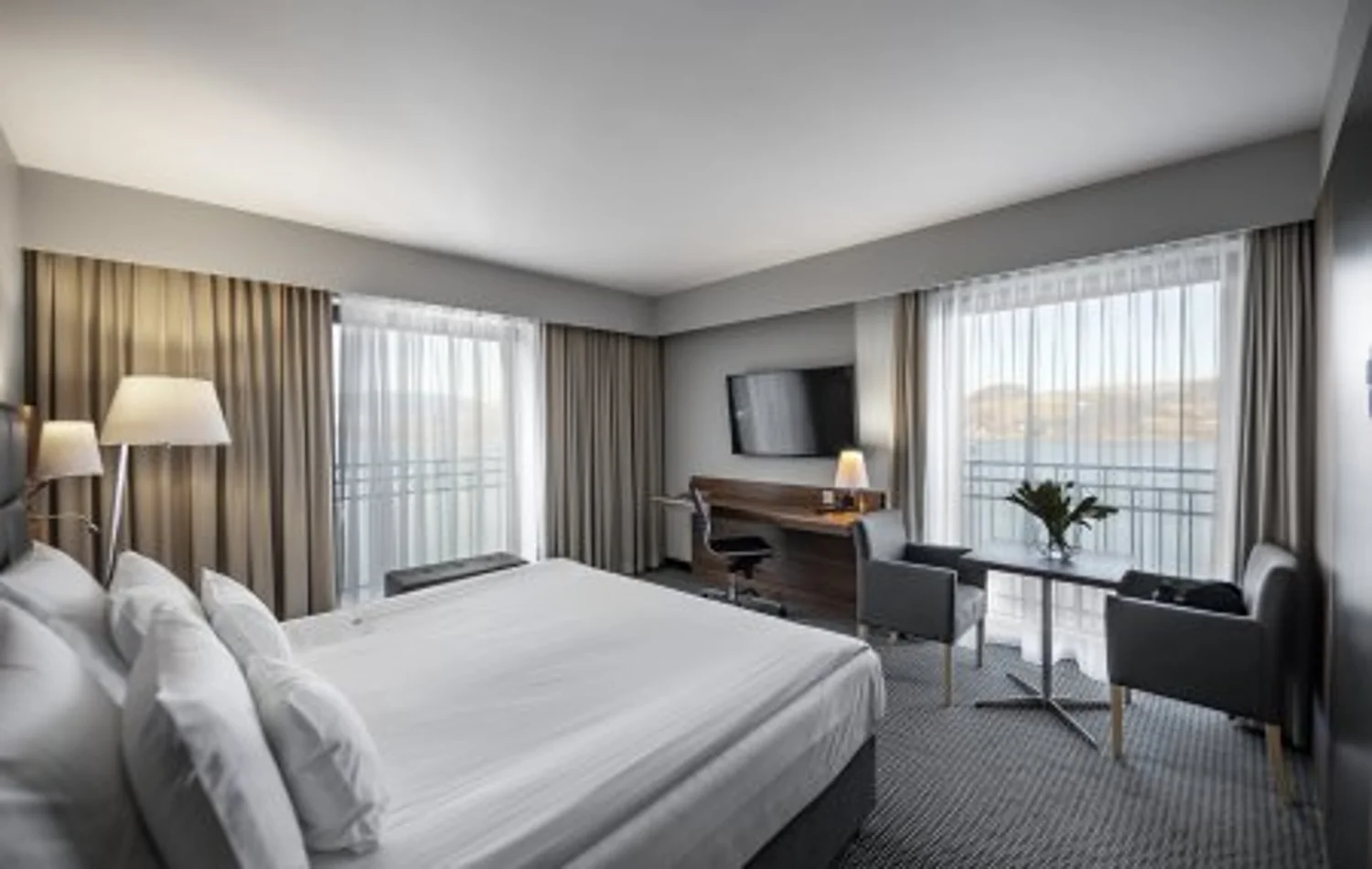 Luxusní pobyt v 5* hotelu u jezera: skvělé jídlo a wellness s výhledem