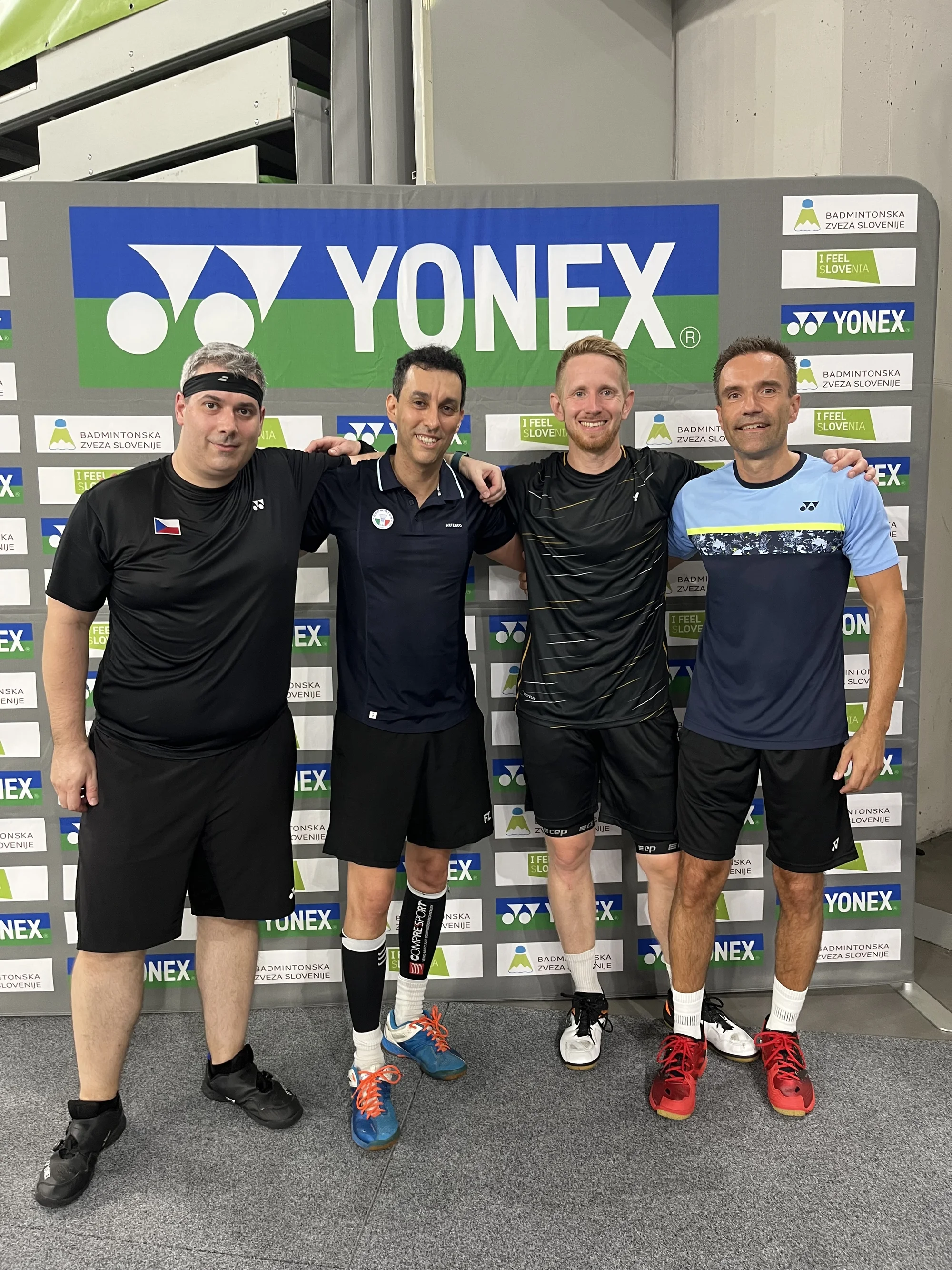 Lekce badmintonu pro začátečníky i pro mírně pokročilé hráče: 60 min. pod vedením profi trenéra i permanentky