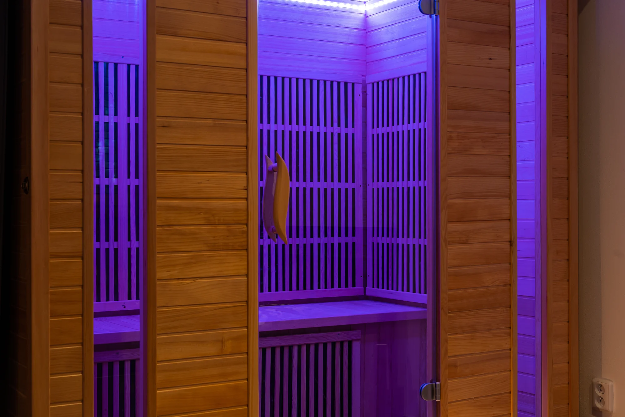 Privátní wellness Diamond pro 2 osoby: vířivka se slanou vodou, infrasauna i varianty s vínem