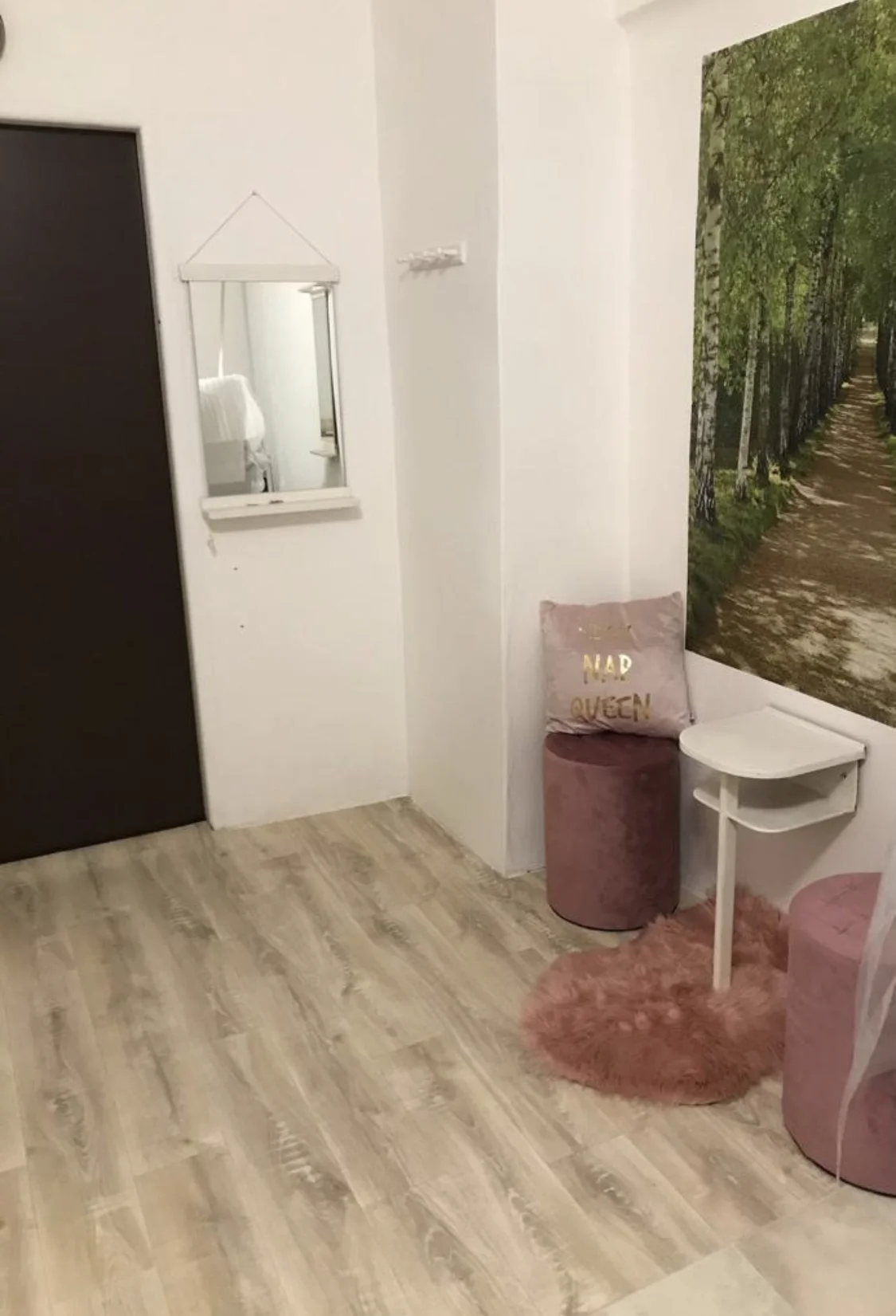 Pedikúra i s lakováním nehtů či uvolňující masáží chodidel