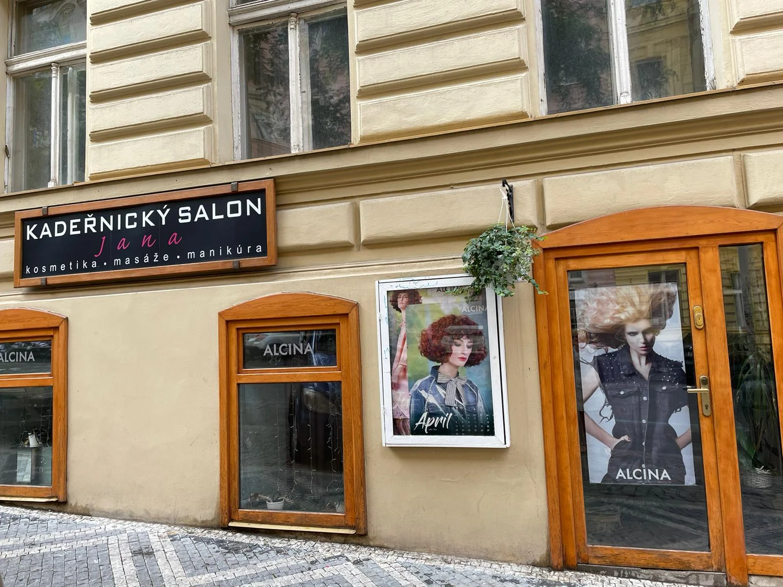Omlazující ošetření pleti pomocí galvanické žehličky či liftingové masáže